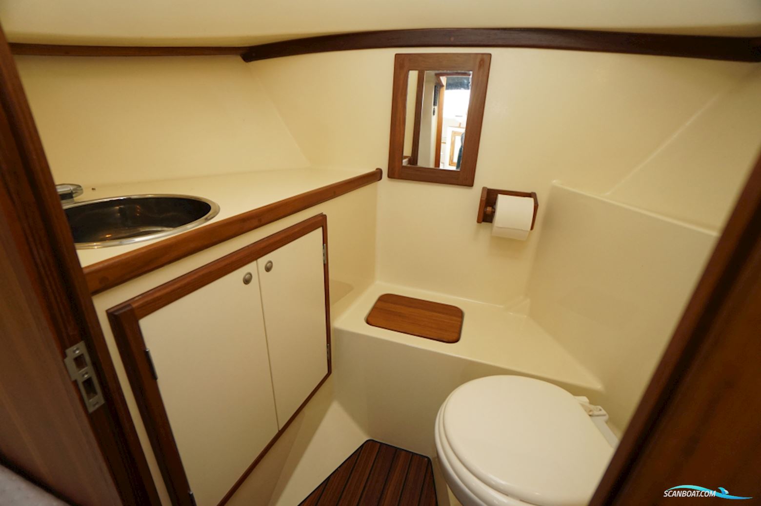 Intercruiser 27 Cabin
