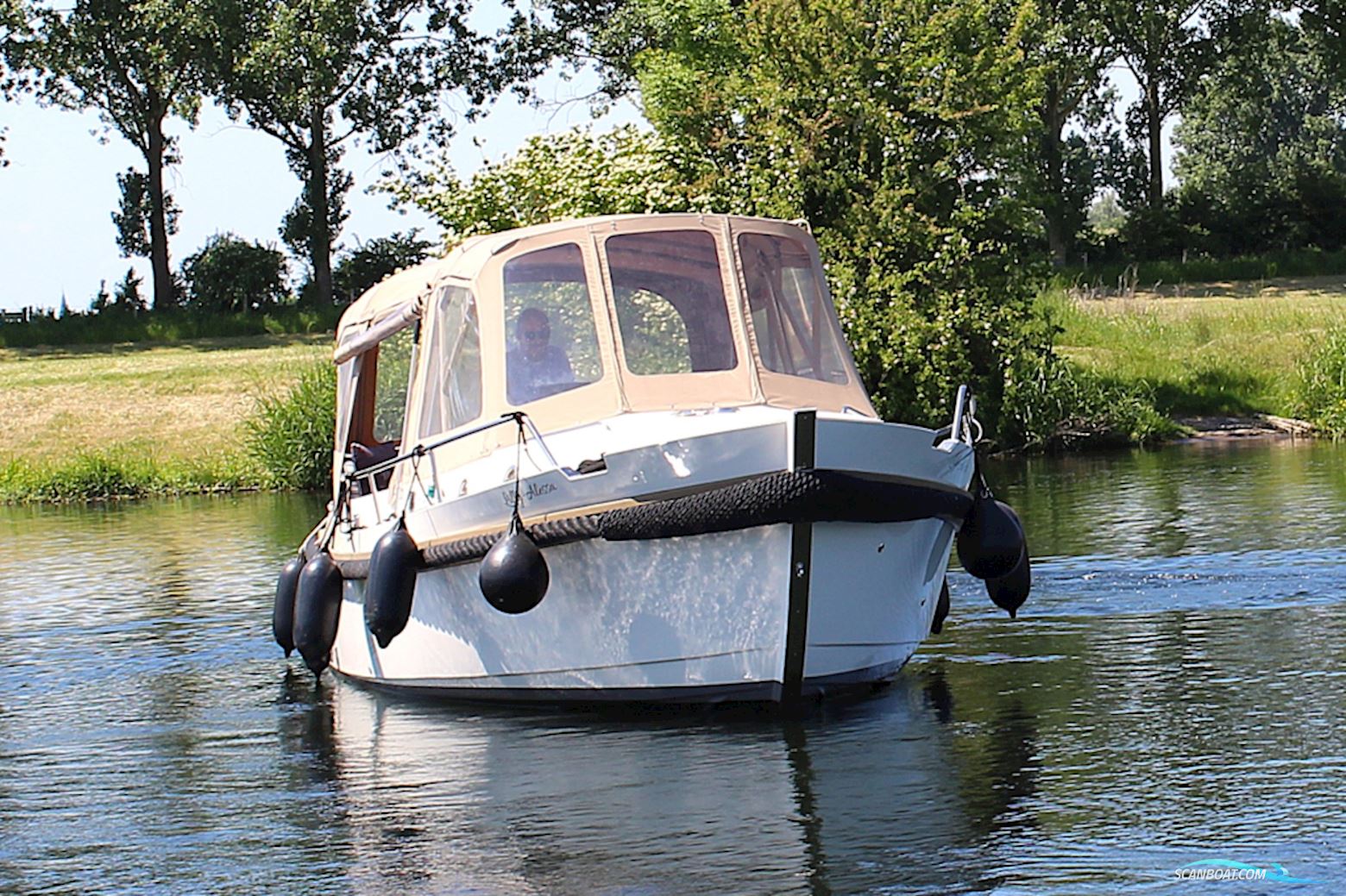 Intercruiser 27 Cabin
