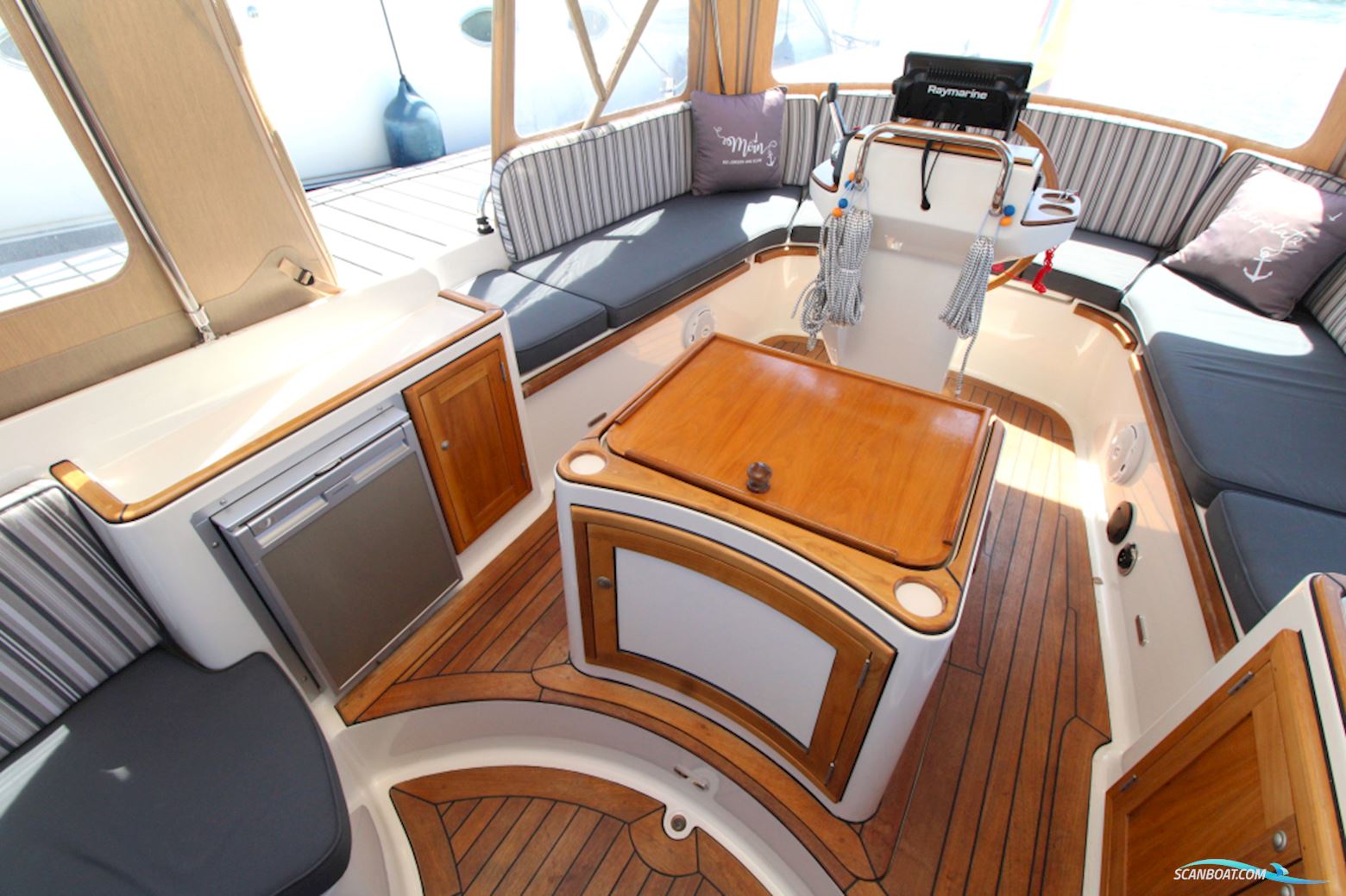 Intercruiser 27 Cabin