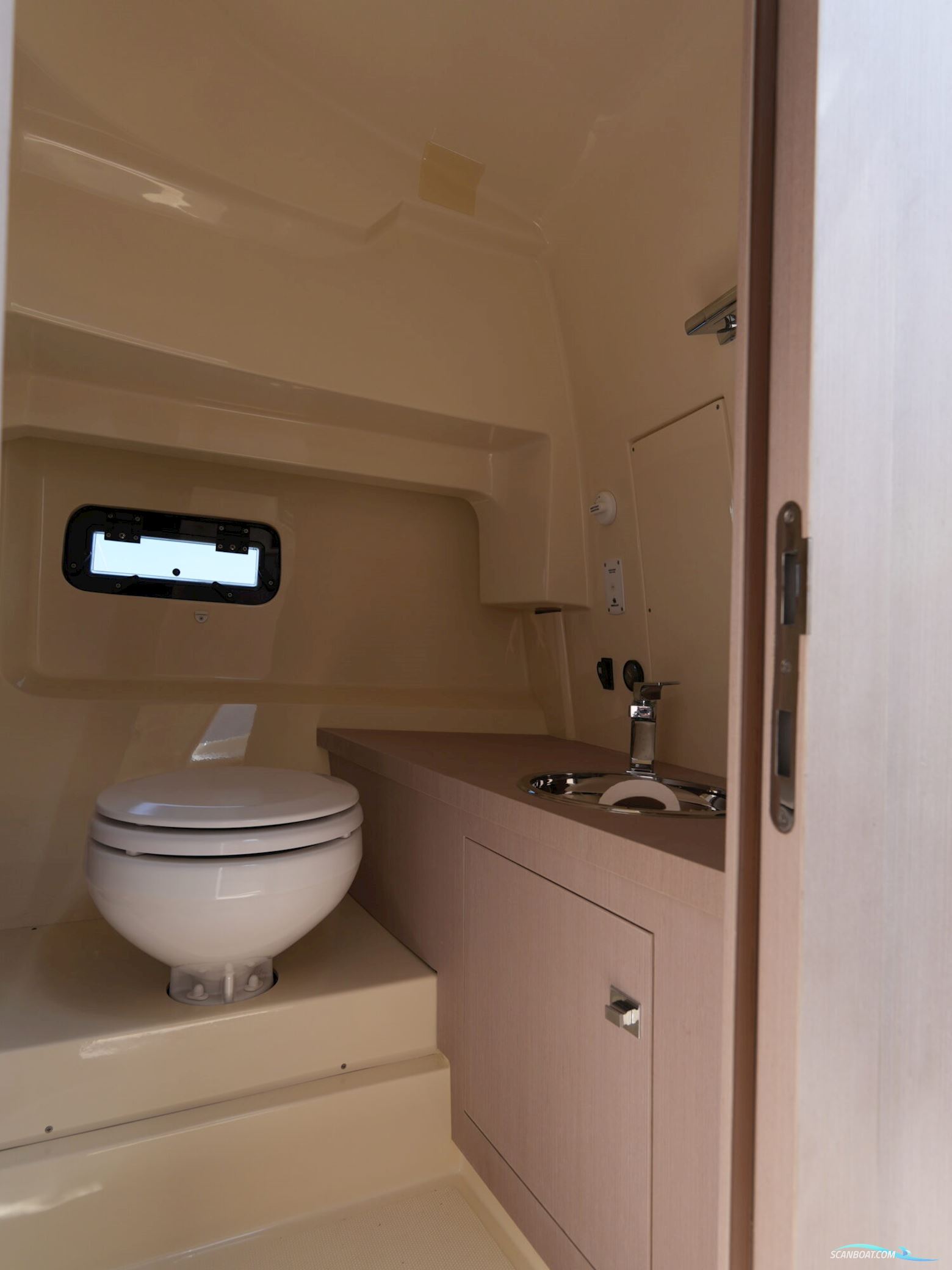 Invictus 270 CX