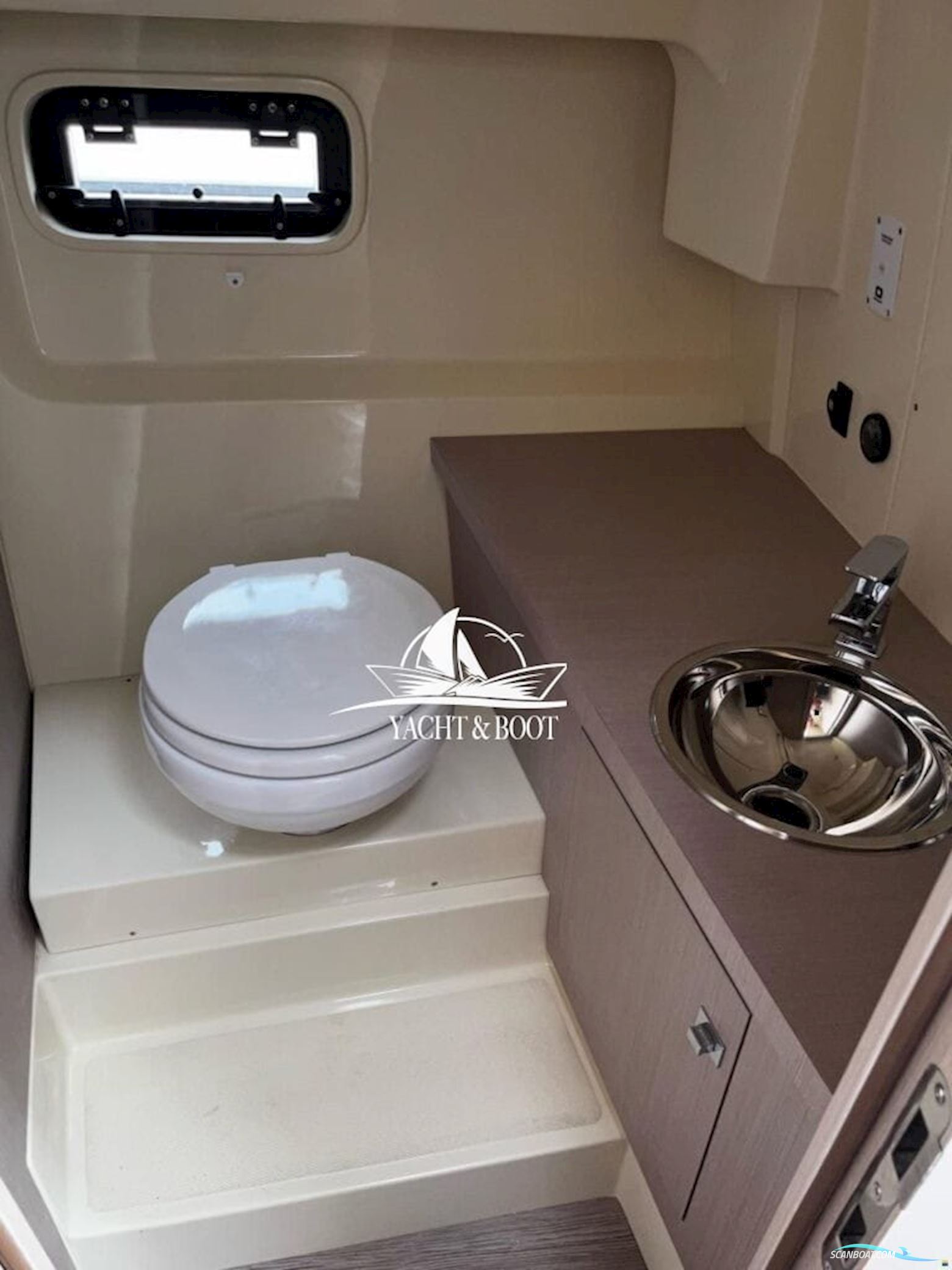 Invictus Yacht Capoforte CX 270