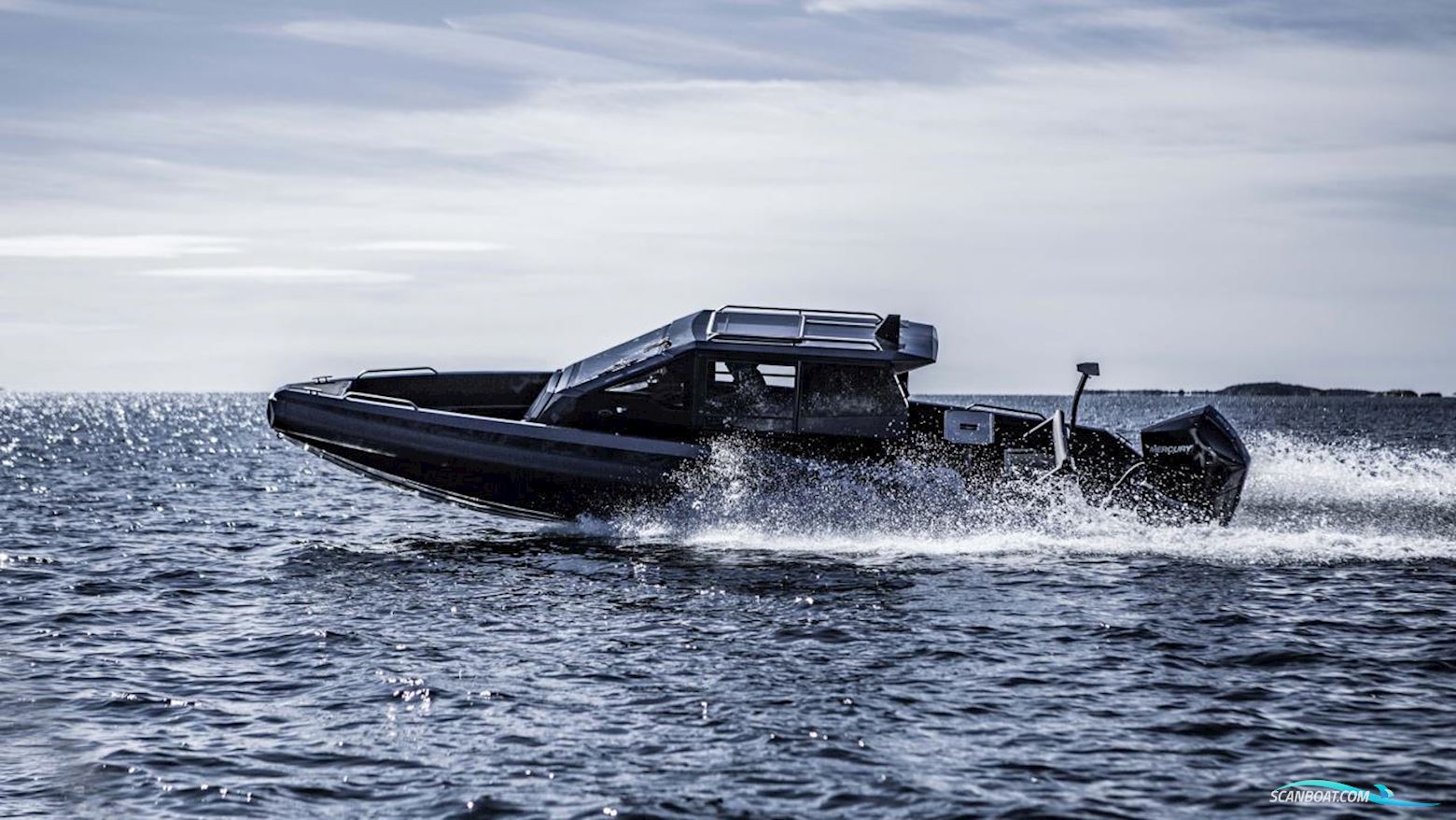 Iron 827 Coupe Motorbåt 2024, med Mercury 400 V10 Verado motor, Sverige