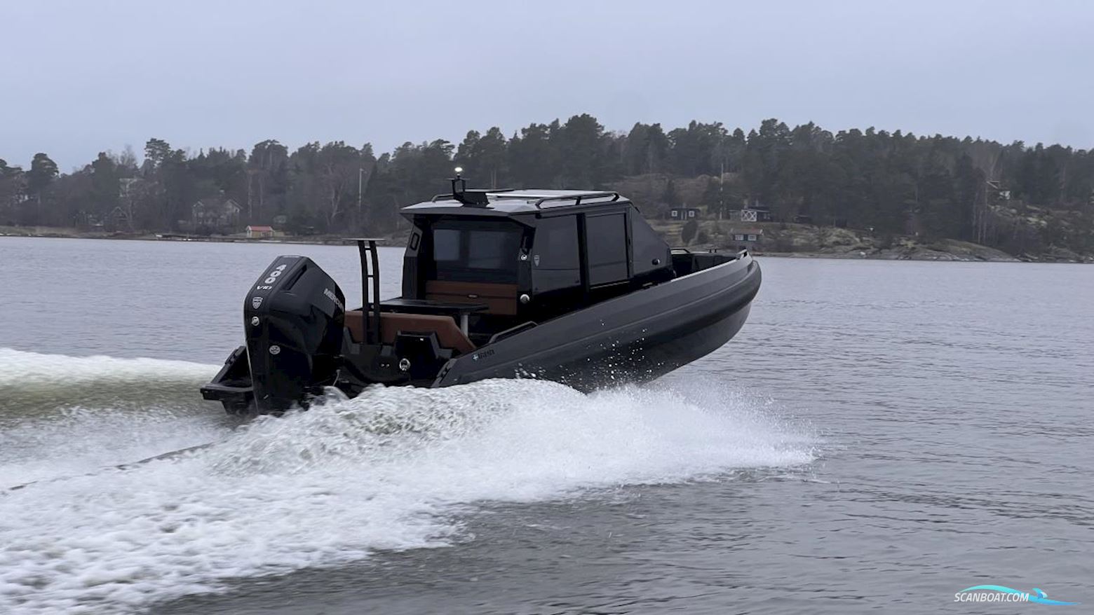 Iron 827 Coupe Motorbåt 2024, med Mercury 400 V10 Racing motor, Sverige