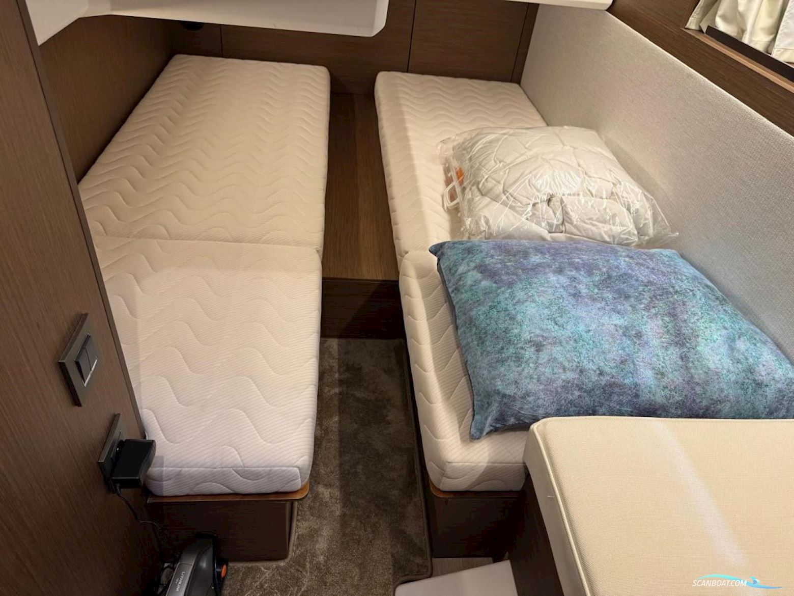 Jeanneau  NC37 met slechts 87 uur!