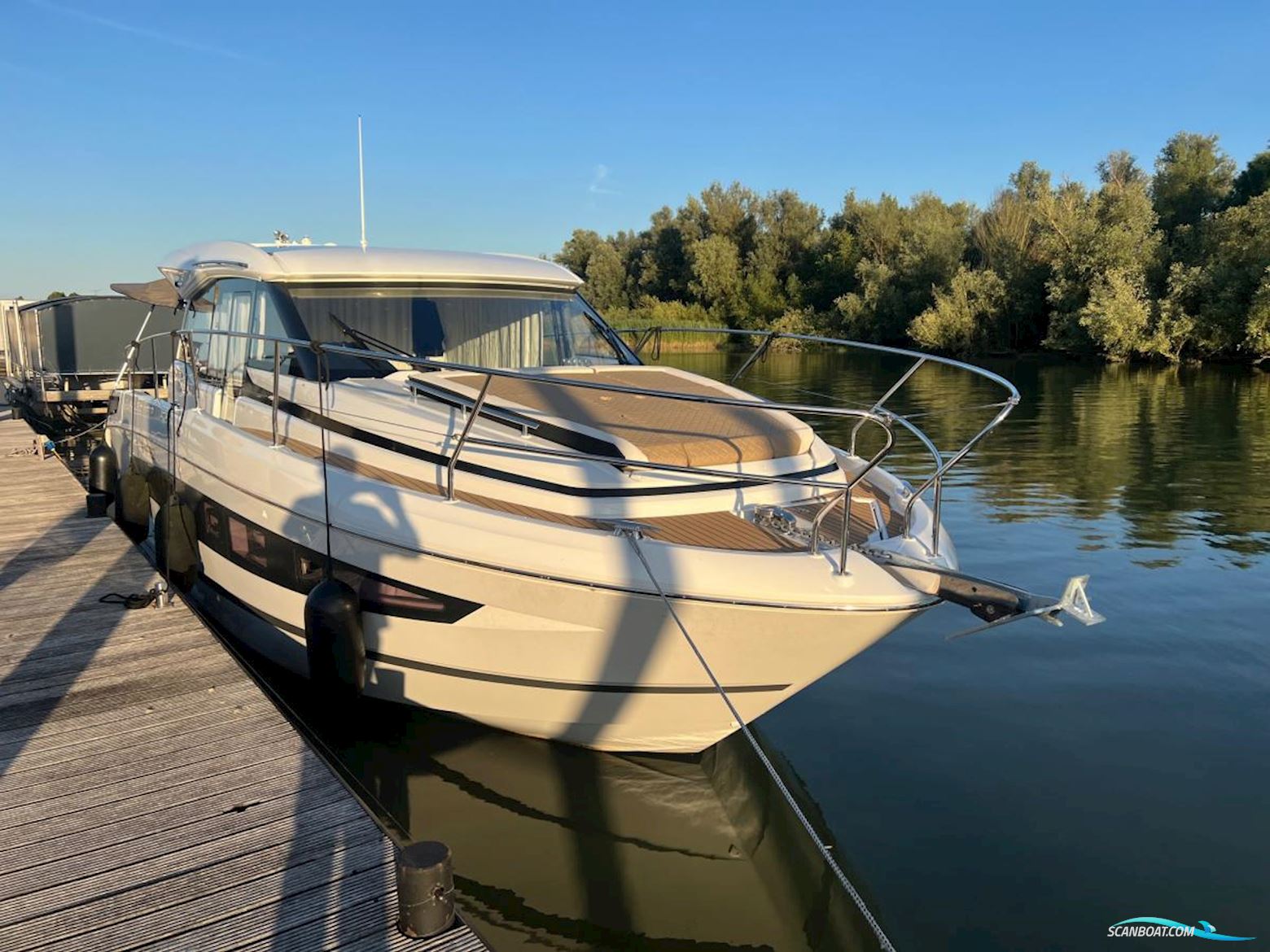 Jeanneau  NC37 met slechts 87 uur!