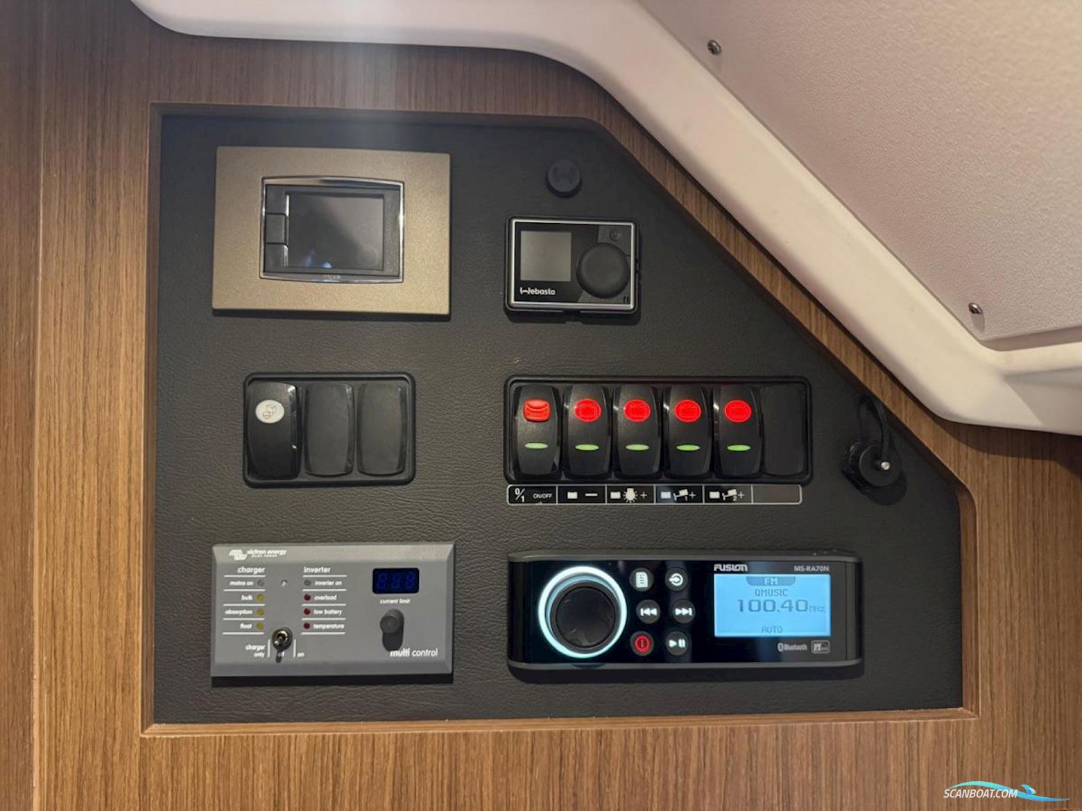 Jeanneau  NC37 met slechts 87 uur!