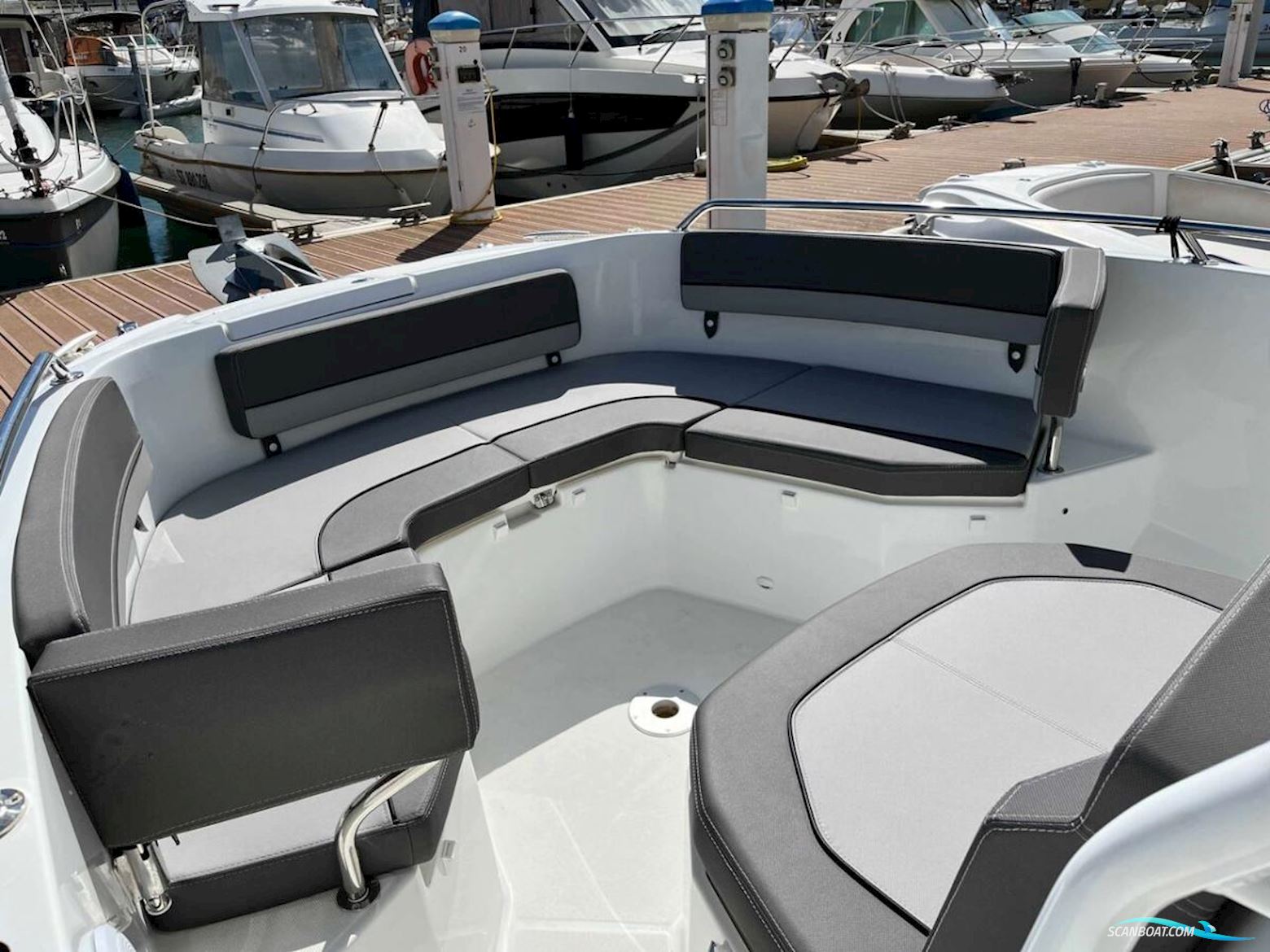 Jeanneau 7.5 Center Console