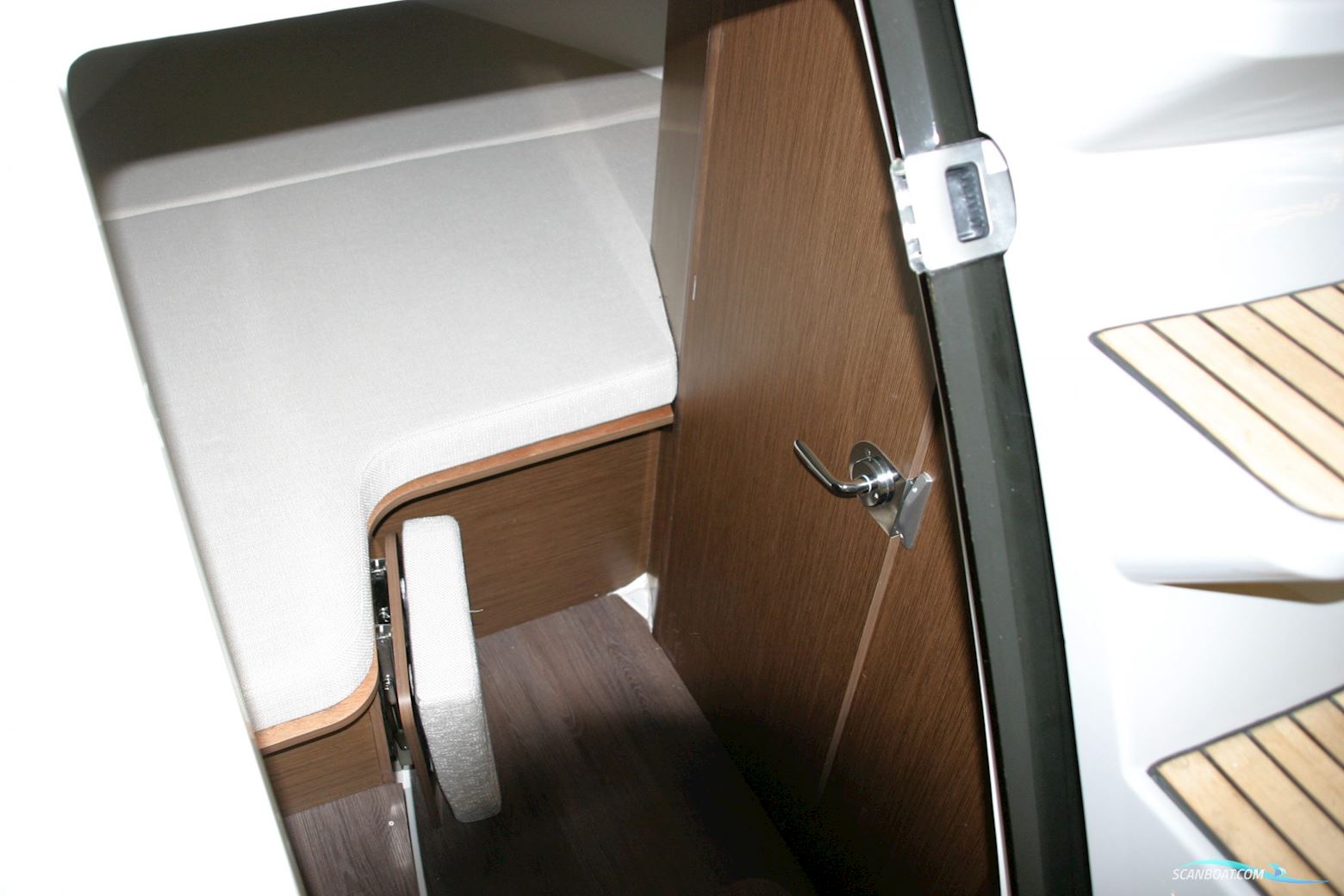 Jeanneau 7.5 DC Cap Camarat Gen2