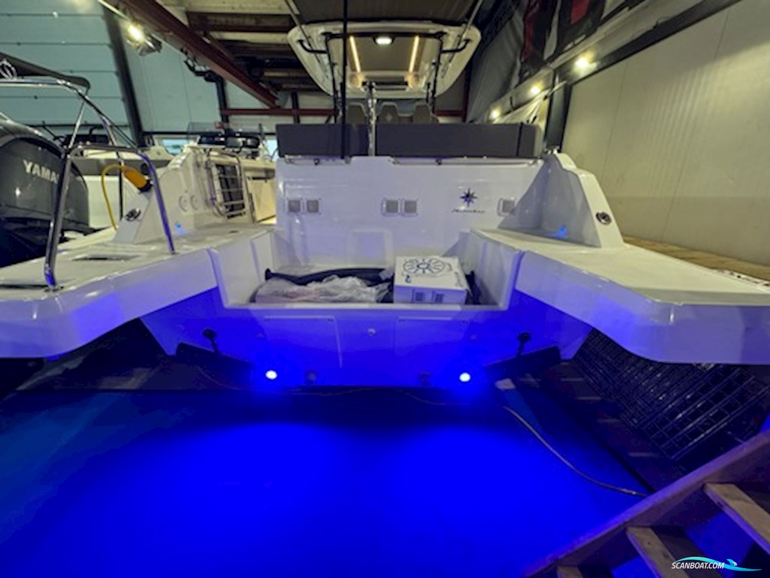 Jeanneau 9.0 Center Console