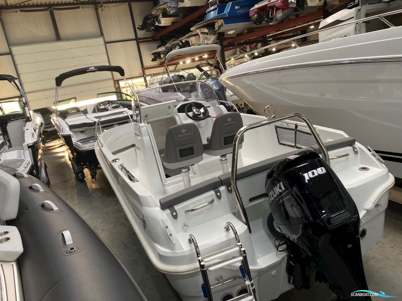 Jeanneau Cap Camarat 5.5 Center Console