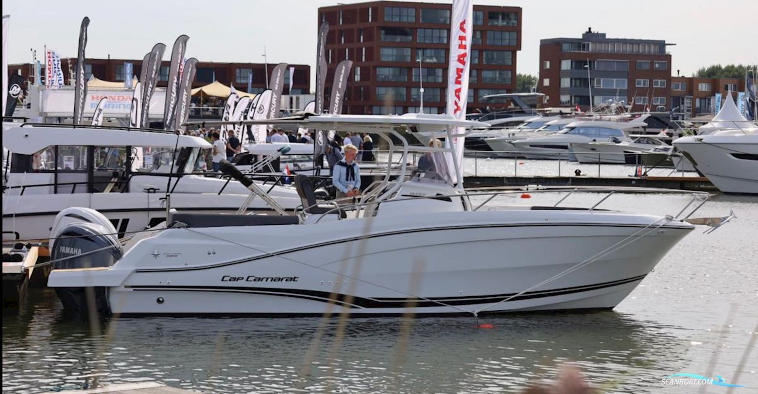 Jeanneau Cap Camarat 9.0 Center Console