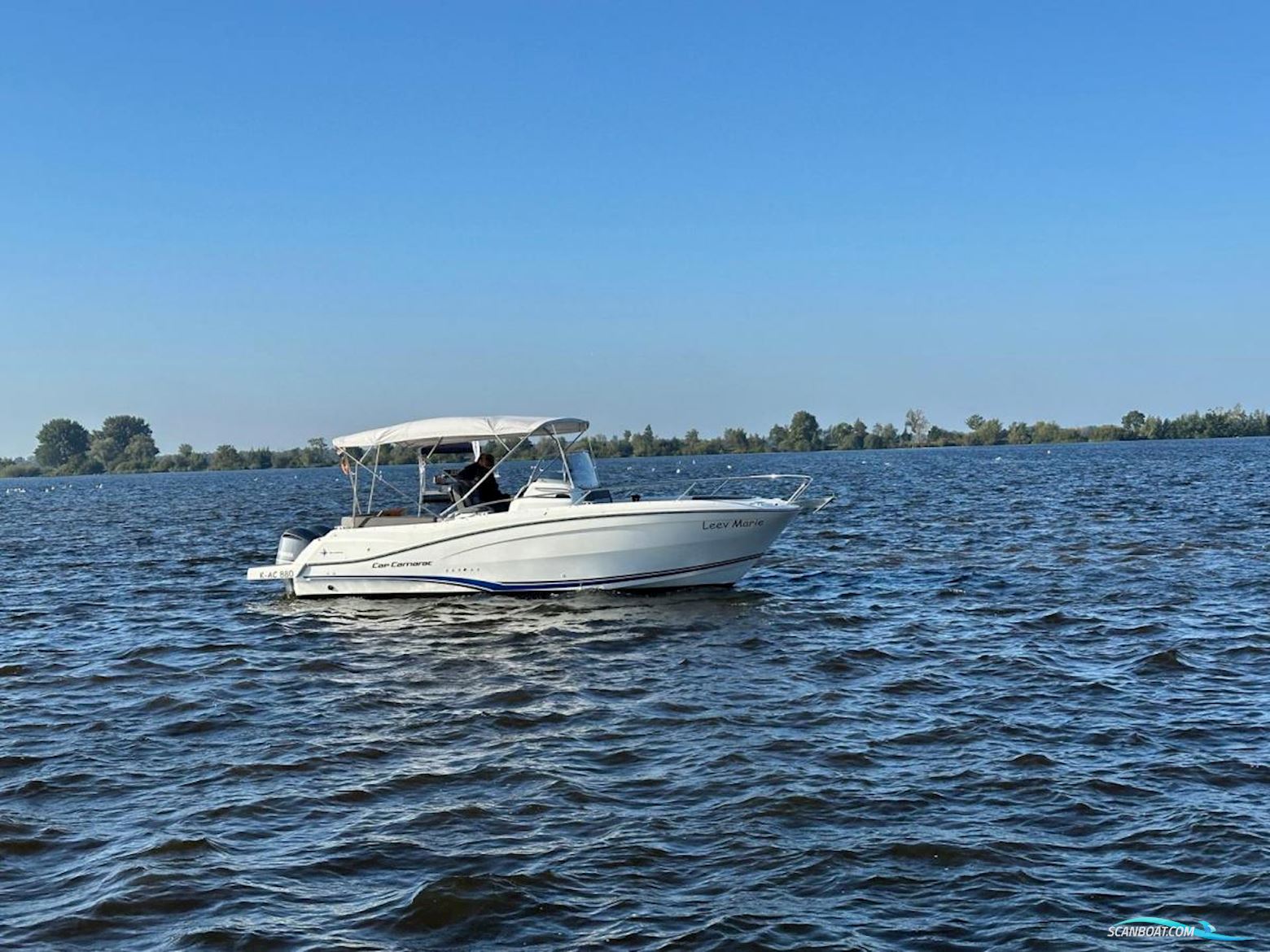 Jeanneau Cap Camarat 9.0 Center Console