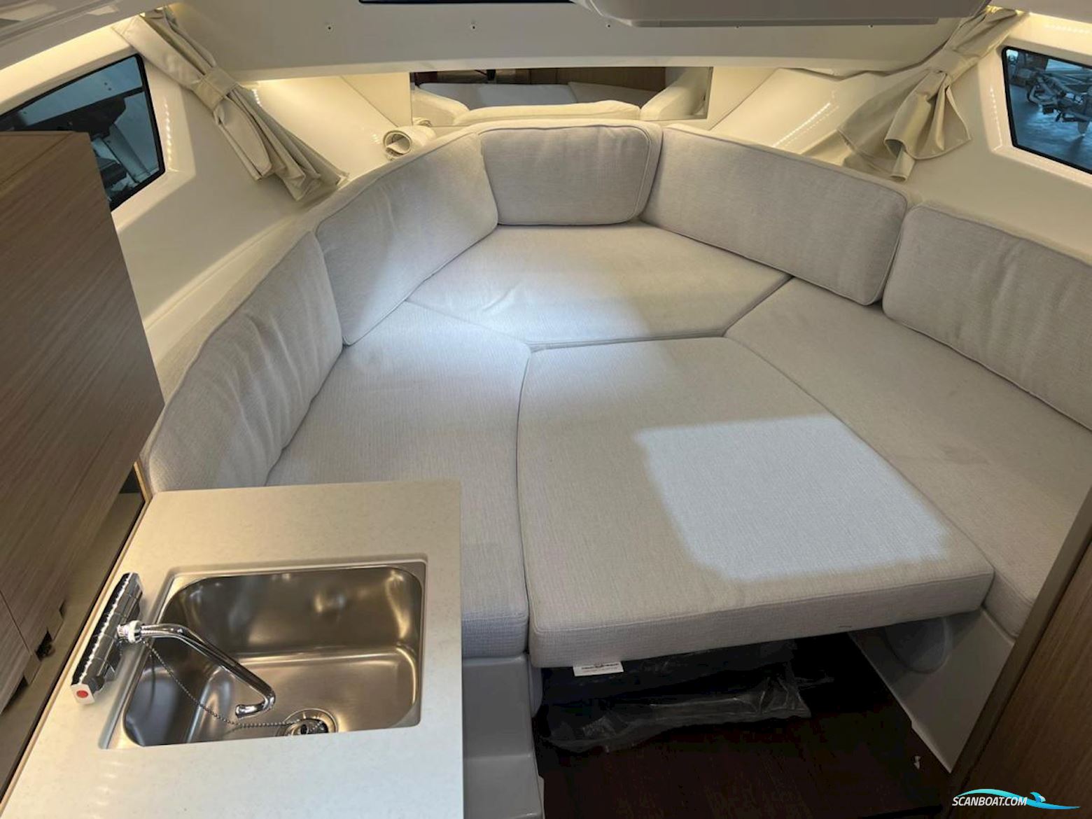 Jeanneau Cap Camarat 9.0 WA Serie 2 new model!