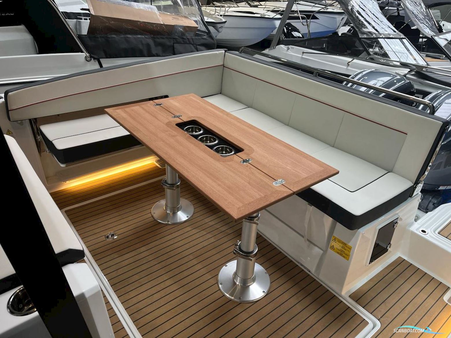 Jeanneau Cap Camarat 9.0 WA Serie 2 new model!