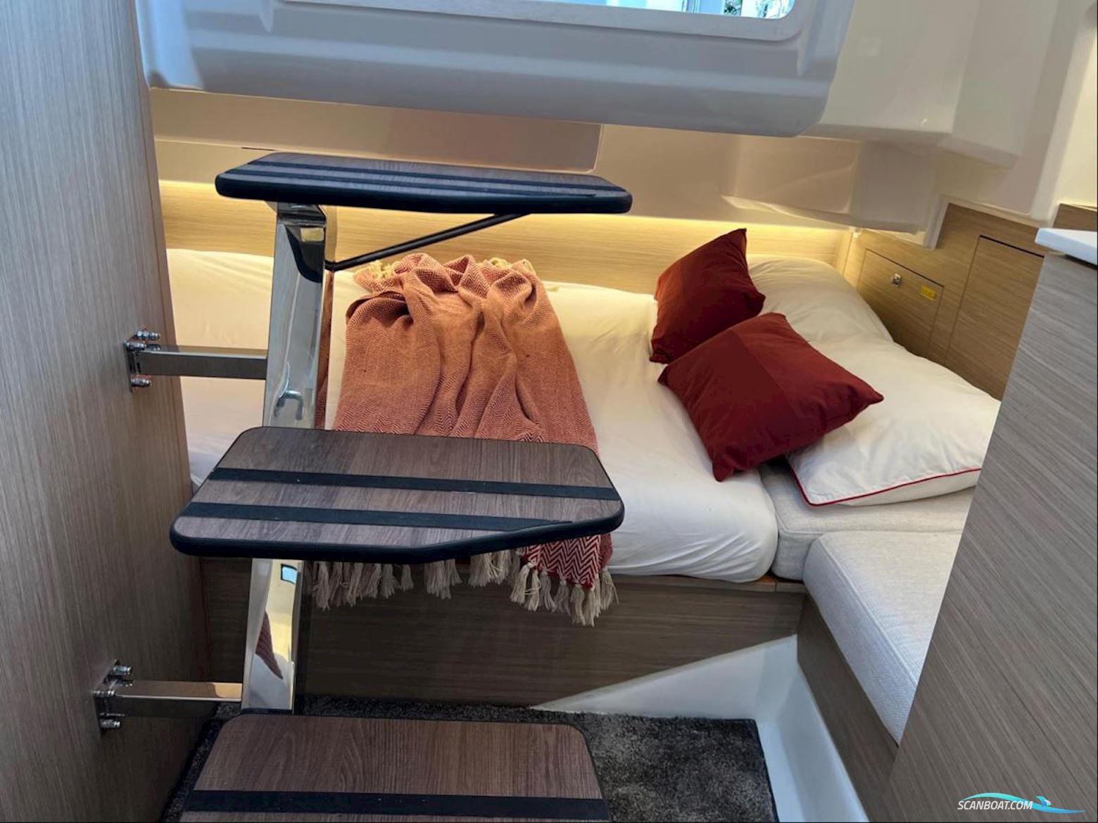 Jeanneau Cap Camarat 9.0 Walk Around Serie 2