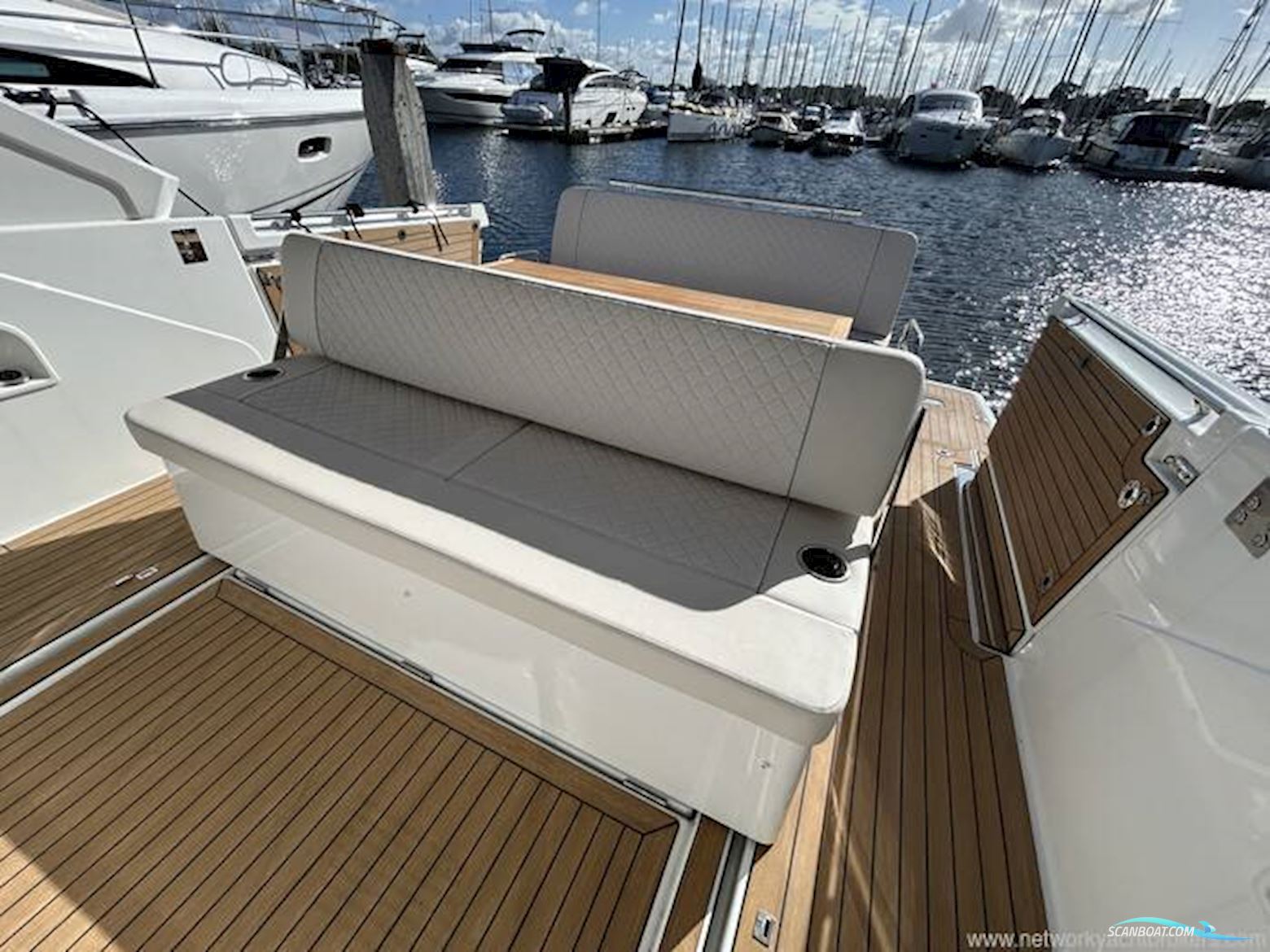 Jeanneau DB37