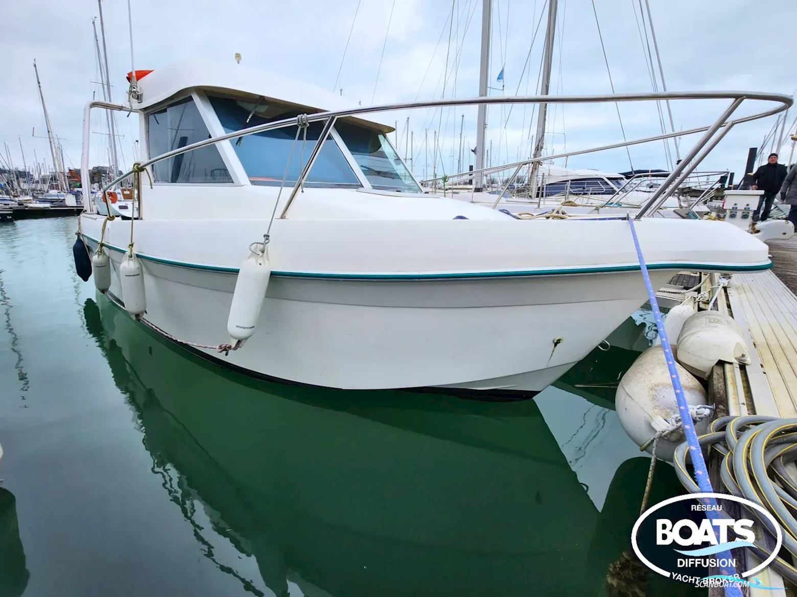Jeanneau MERRY FISHER 610 Motorbåt 2000, med EVINRUDE motor, Frankrike