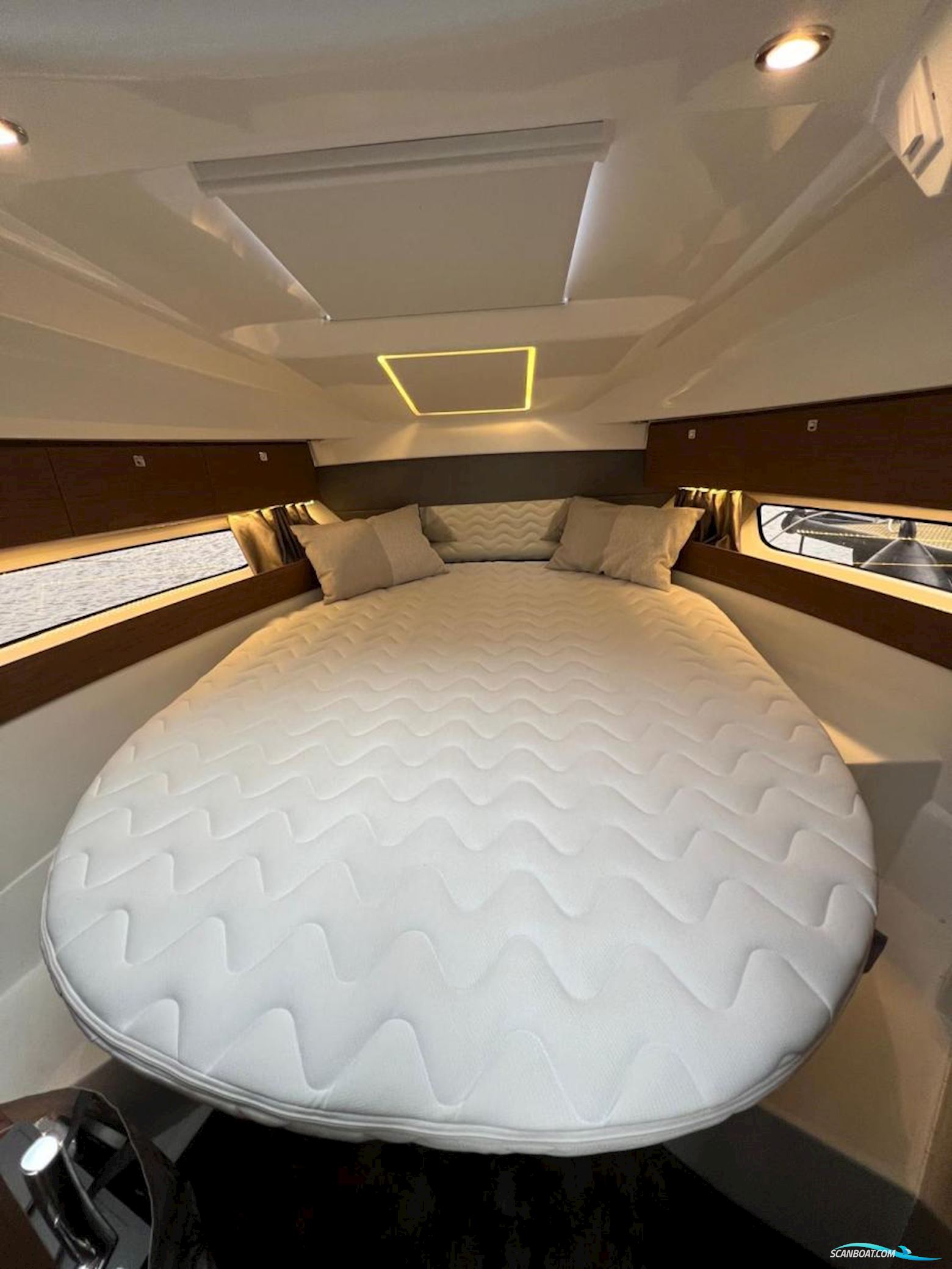 Jeanneau Merry Fisher 895 met boeg en heckschroef