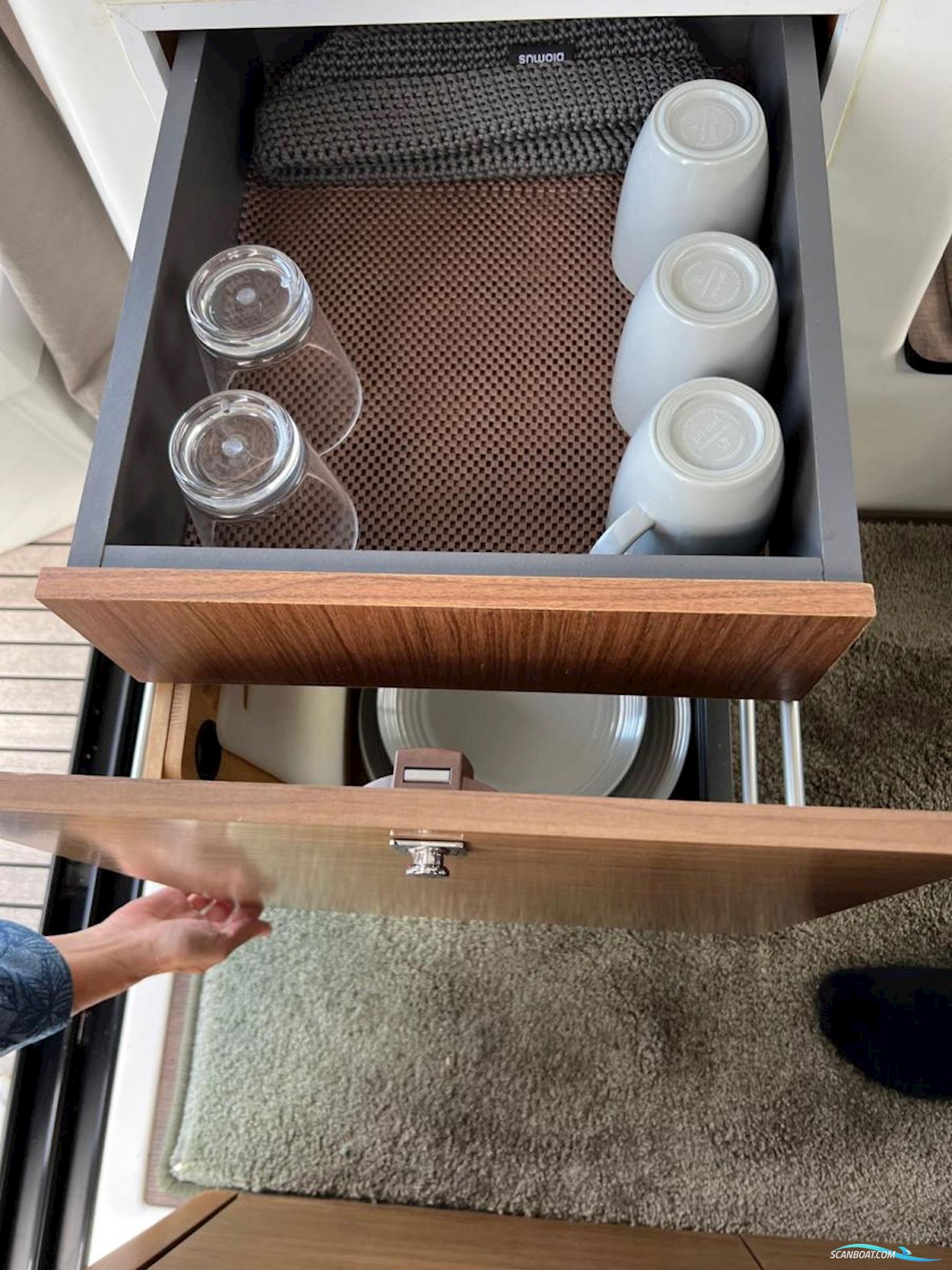 Jeanneau Merry Fisher 895 met boeg en heckschroef