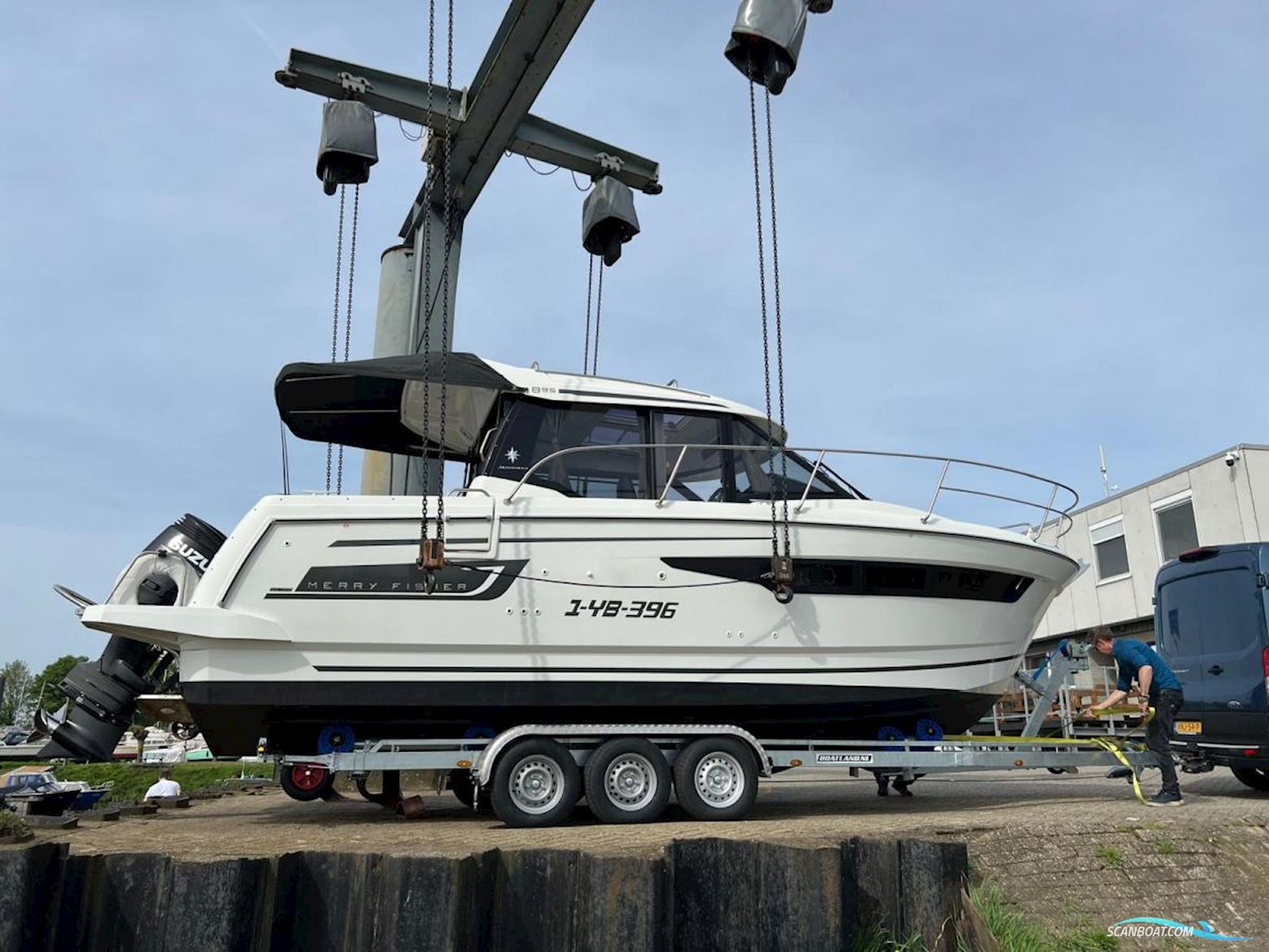 Jeanneau Merry Fisher 895 met boeg en heckschroef