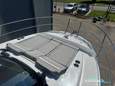 Jeanneau Merry Fisher 895 Serie 2. Dit Schip is Aanwezig op de Yamaha Stand Van Hiswa te Water 2026. Motorbåt 2027, med Yamaha motor, Holland