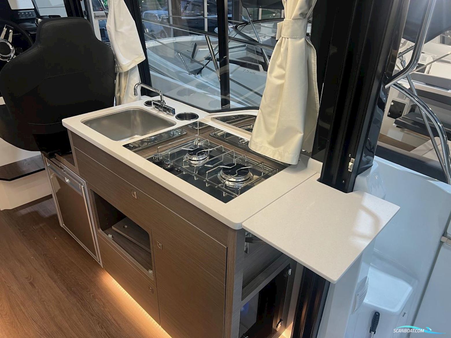 Jeanneau Merry Fisher 895 serie 2. Dit schip is aanwezig op de Yamaha stand van hiswa te water 2026.