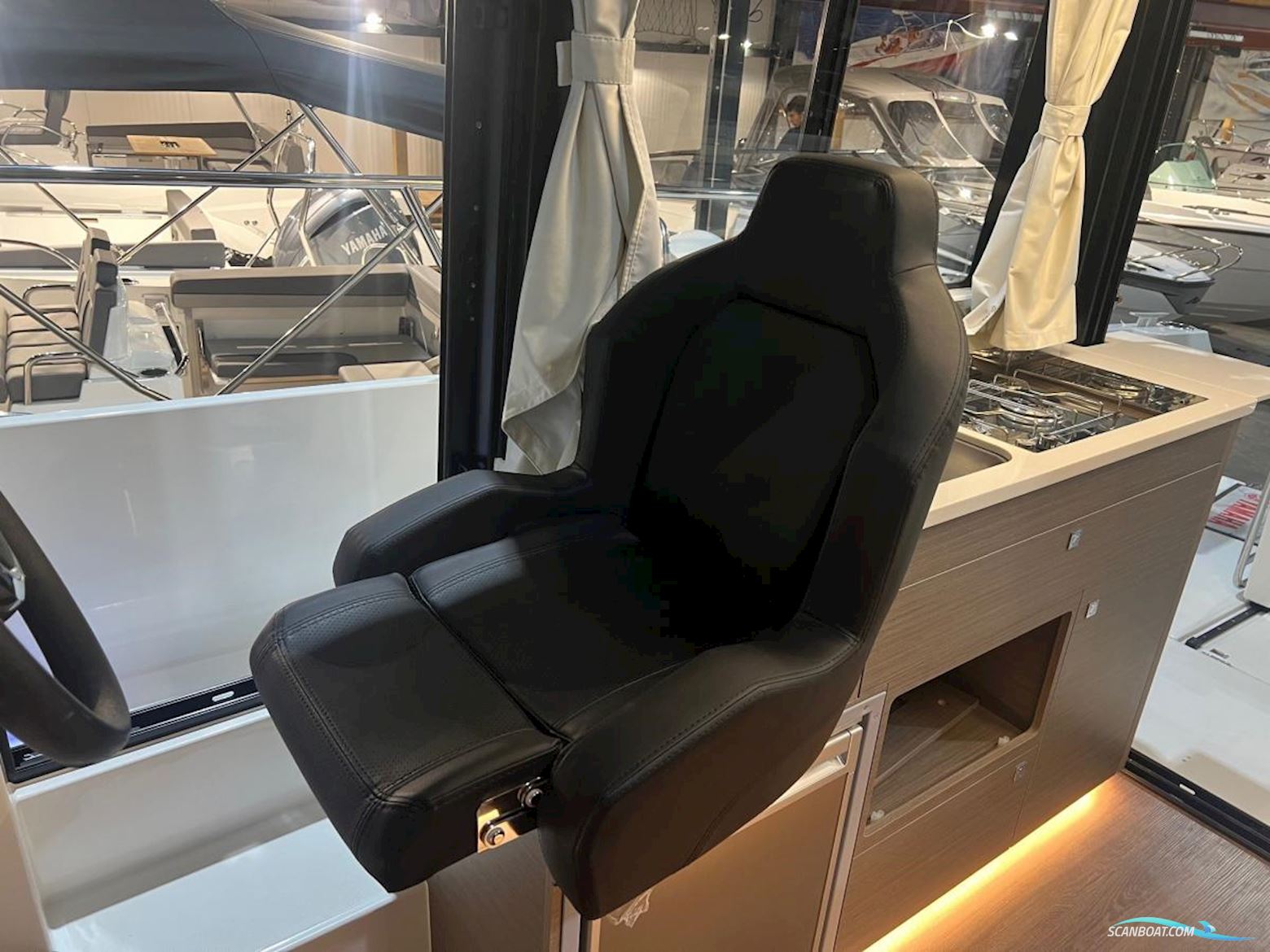 Jeanneau Merry Fisher 895 serie 2. Dit schip is aanwezig op de Yamaha stand van hiswa te water 2026.