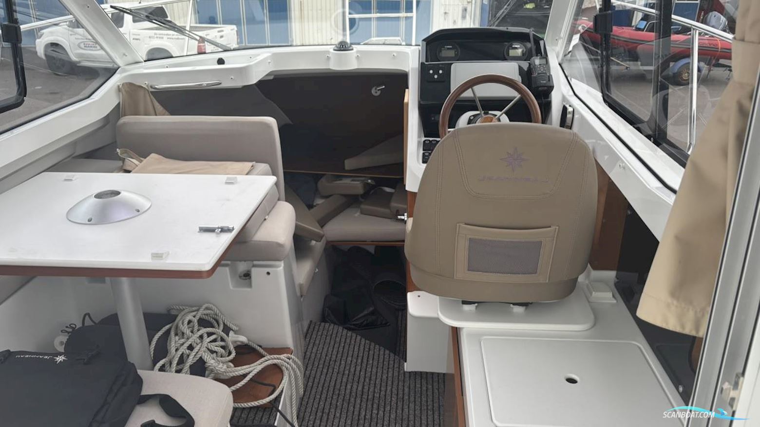 JEANNEAU MOTORBÅT MERRY FISHER 695