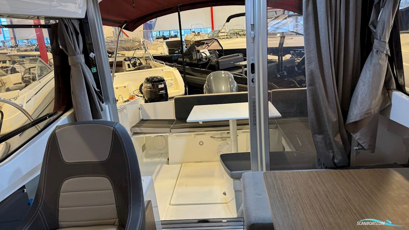JEANNEAU MOTORBÅT MERRY FISHER 695