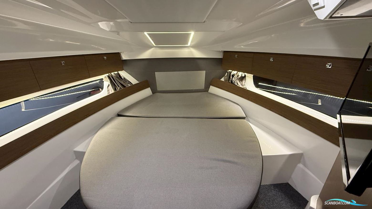 JEANNEAU MOTORBÅT MERRY FISHER 895