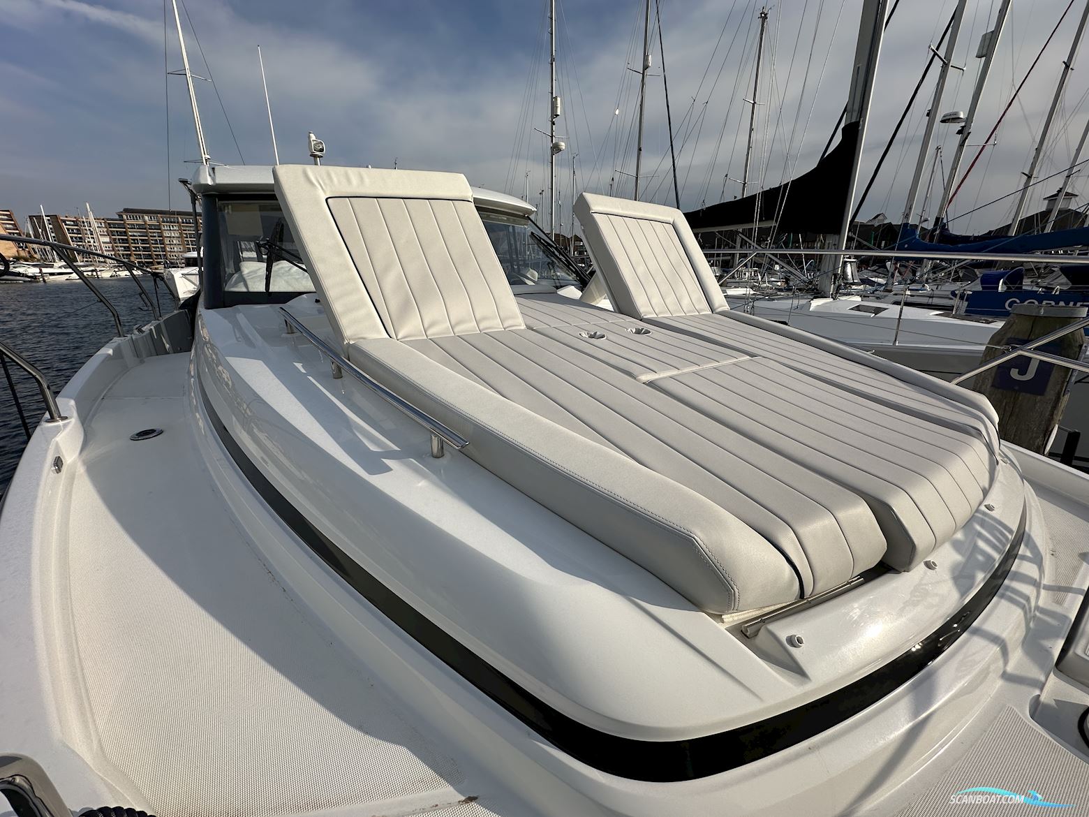 Jeanneau NC 37