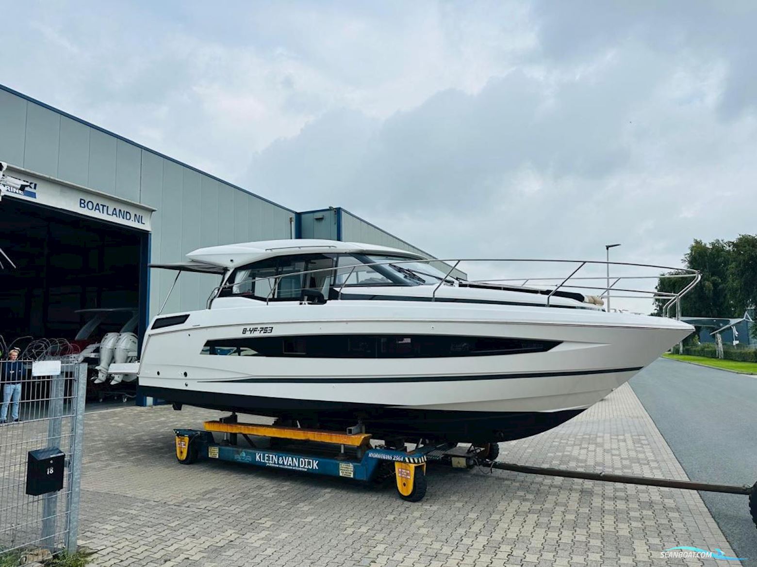 Jeanneau NC37 Met Slechts 87 Uur!