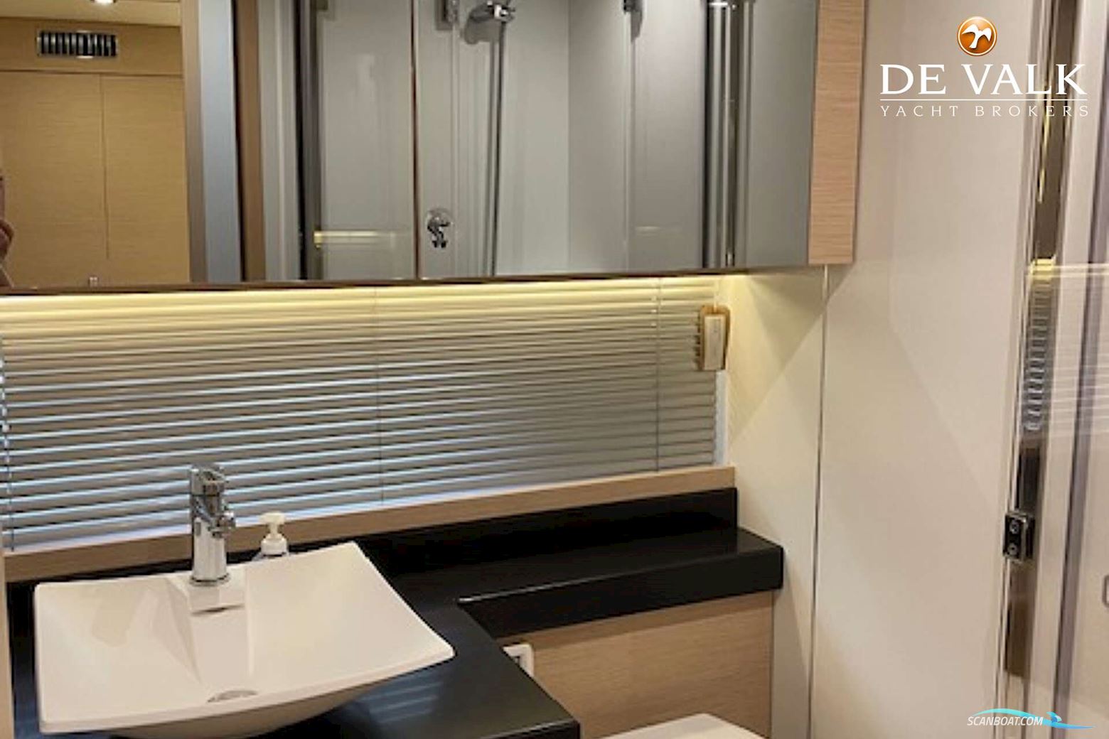 Jeanneau Prestige 50.