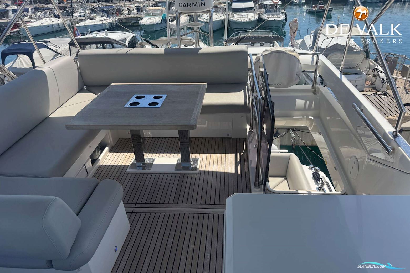 Jeanneau Prestige 50.