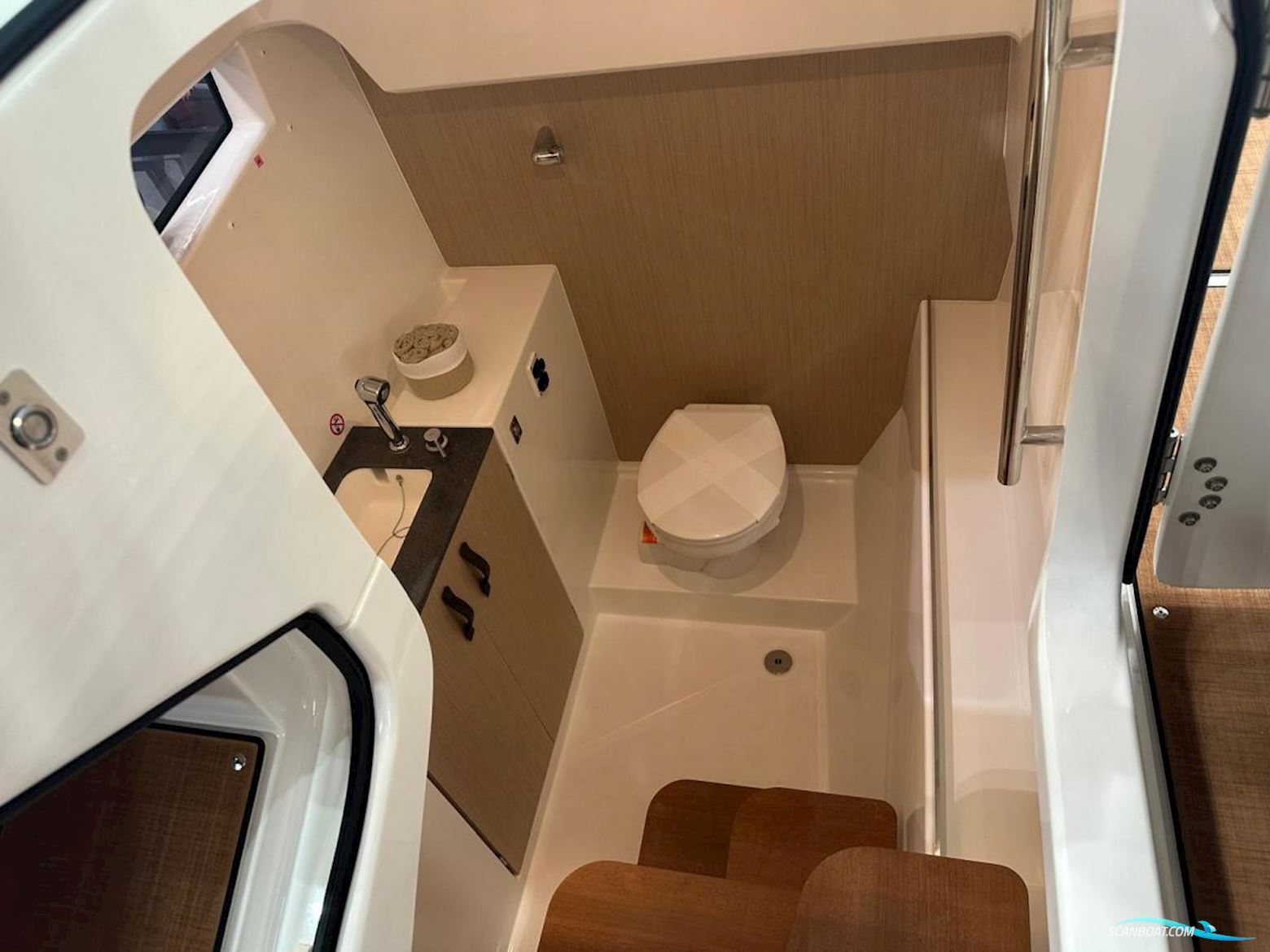 Jeanneau TH33 Twin-Hull