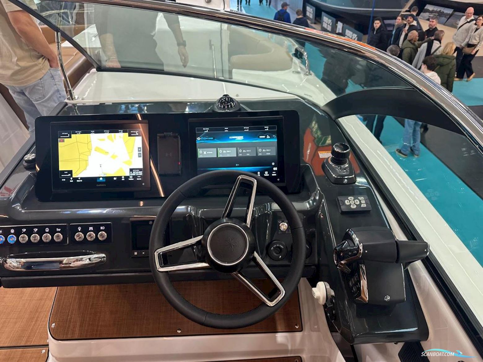 Jeanneau TH33 Twin-Hull