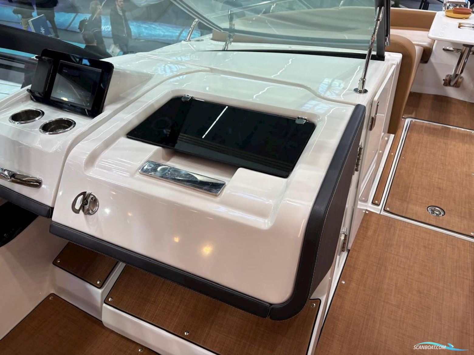 Jeanneau TH33 Twin-Hull