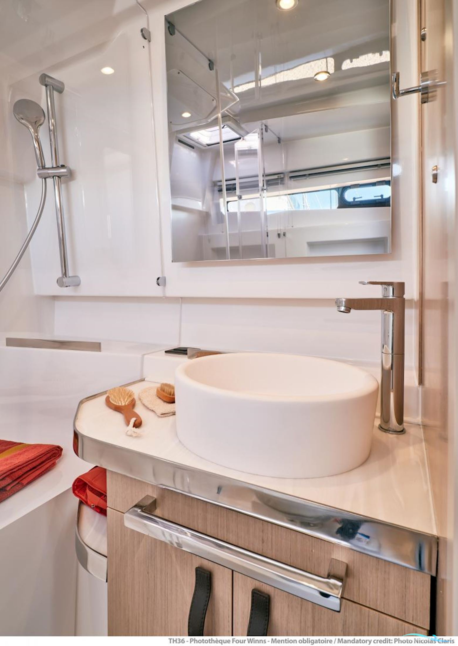 Jeanneau TH38 Twin-Hull