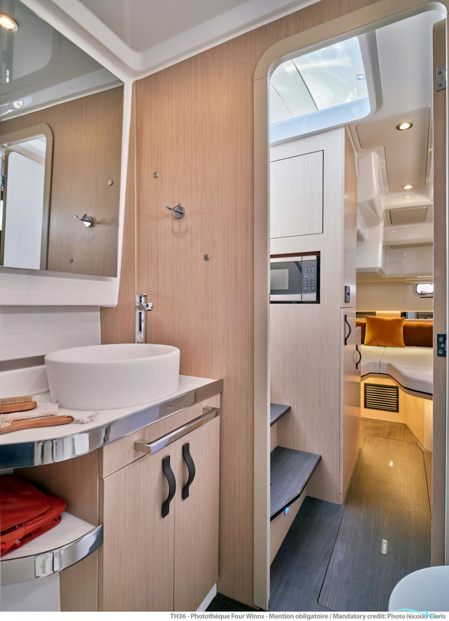 Jeanneau TH38 Twin-Hull