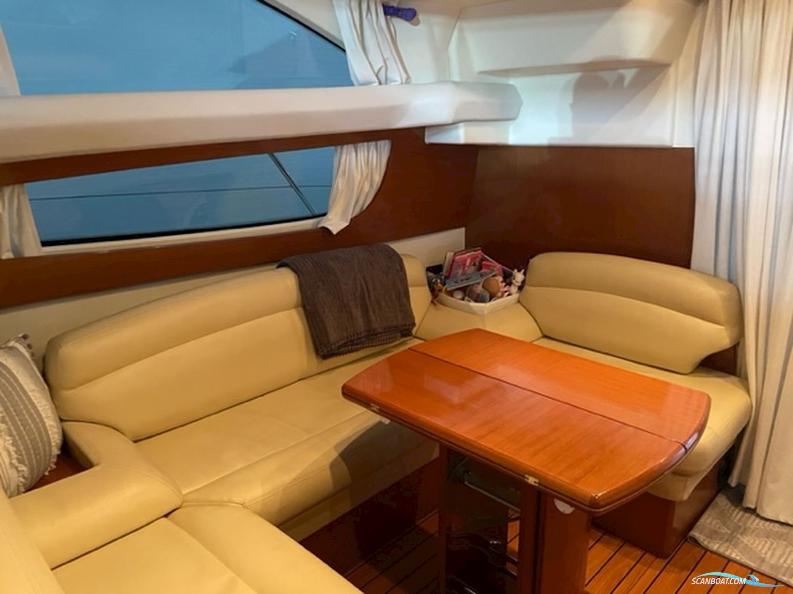Jenneau prestige 42