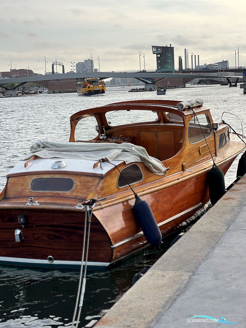 Klassisk Mahognibåd Ny Motor 17 T Epoxy Uvskrog.