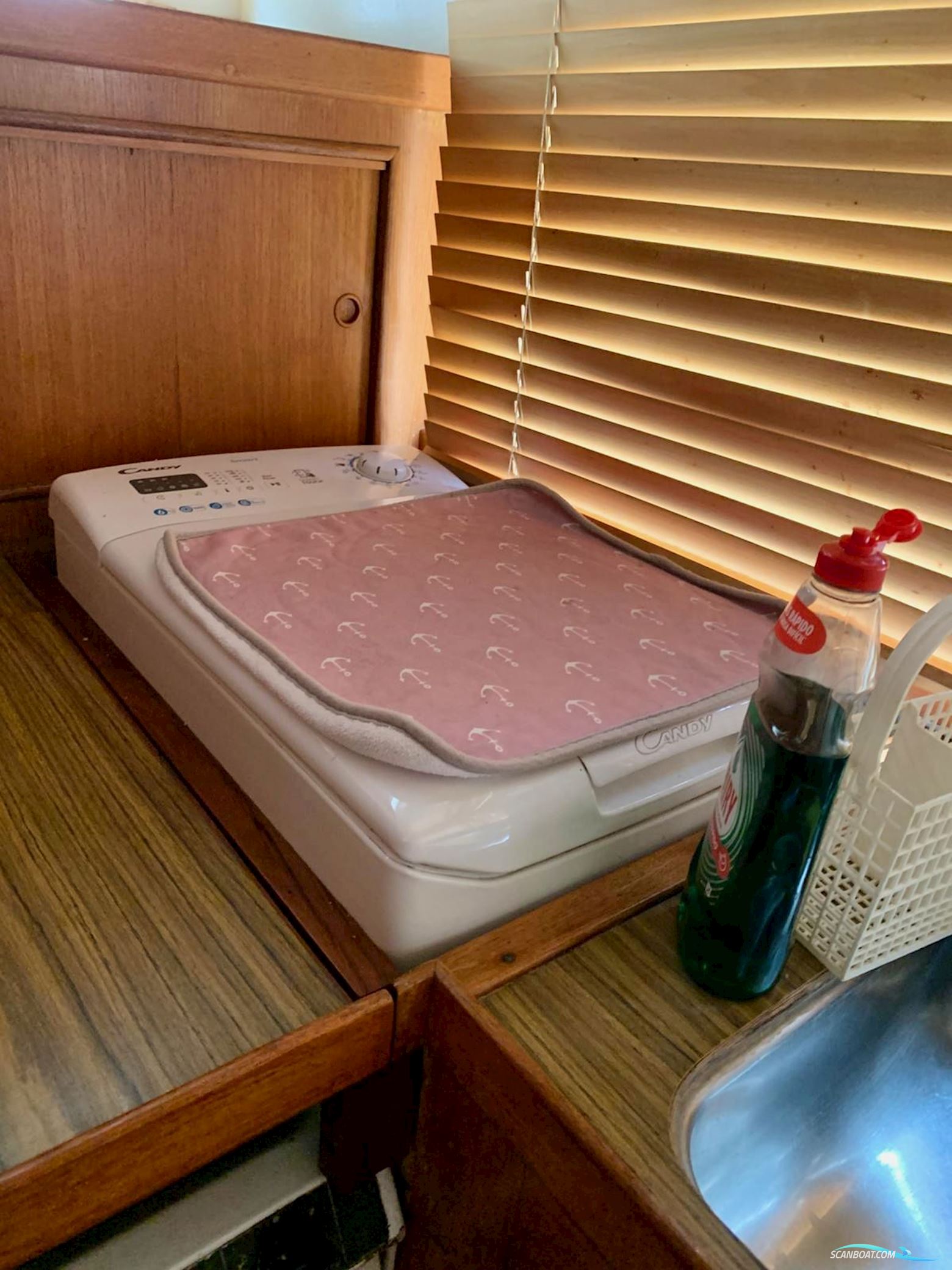 KONG AND HALVERSEN HK ISLAND GYPSY 44