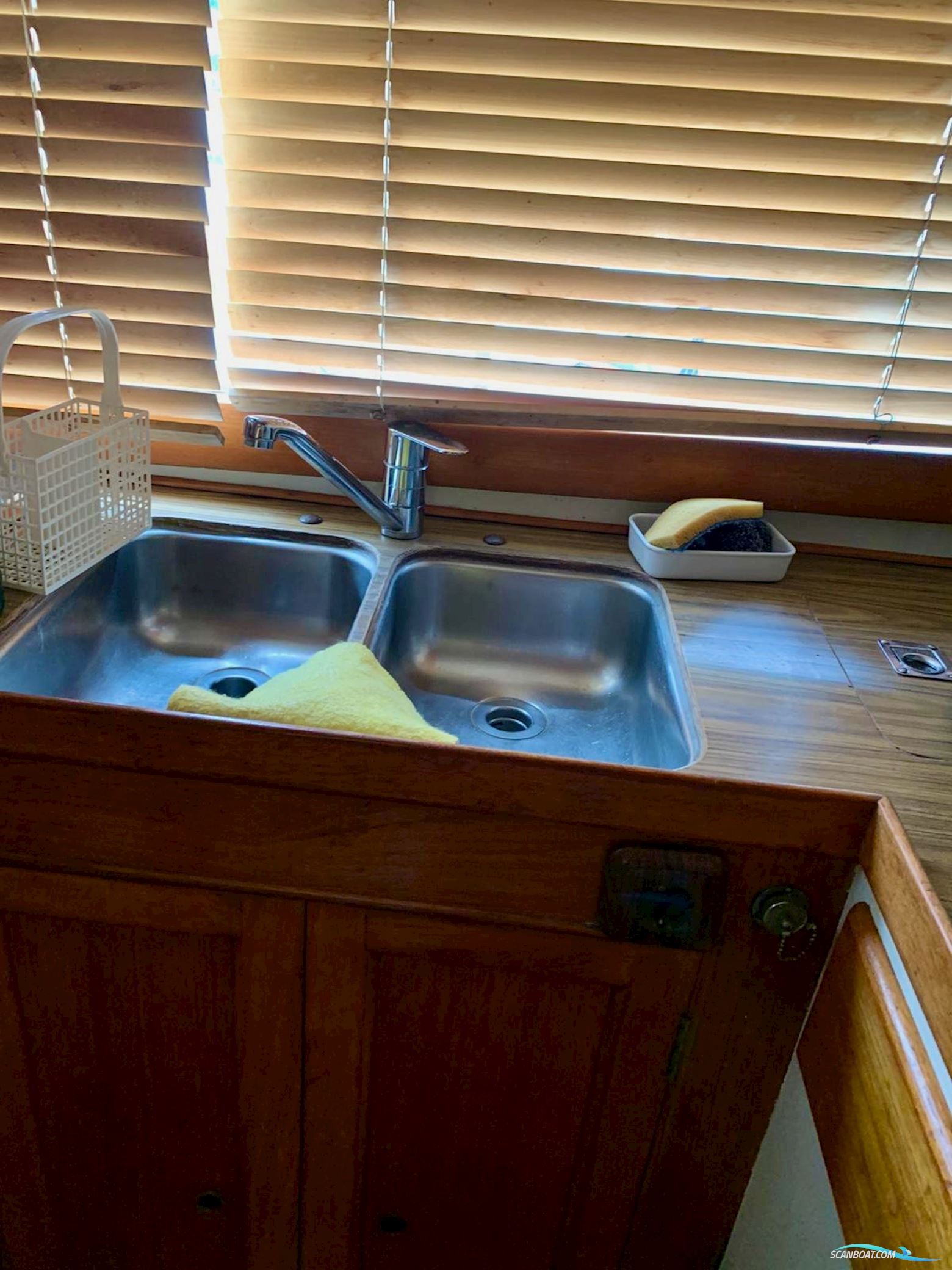 KONG AND HALVERSEN HK ISLAND GYPSY 44