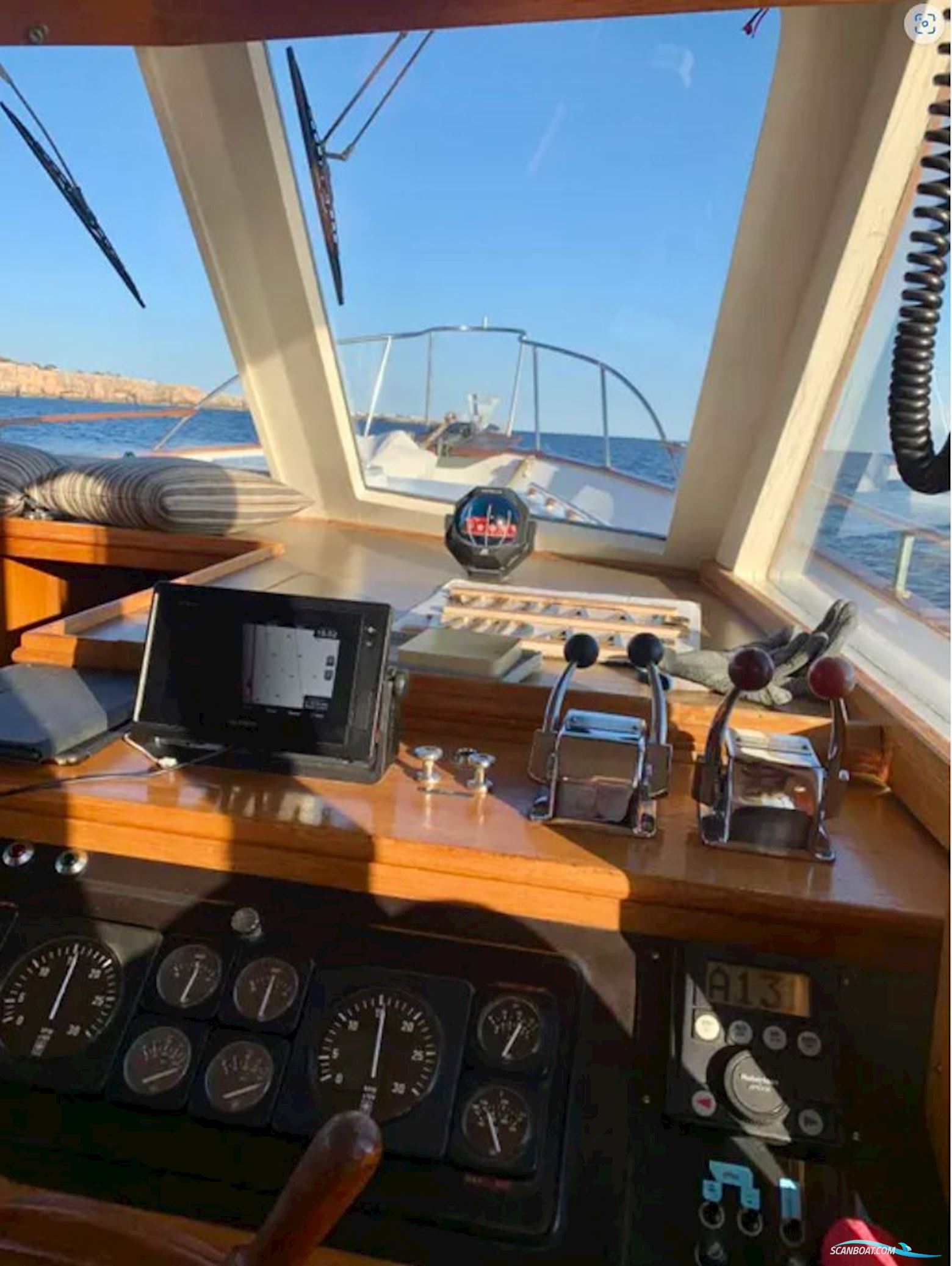 Kong And Halversen HK Island Gypsy 44