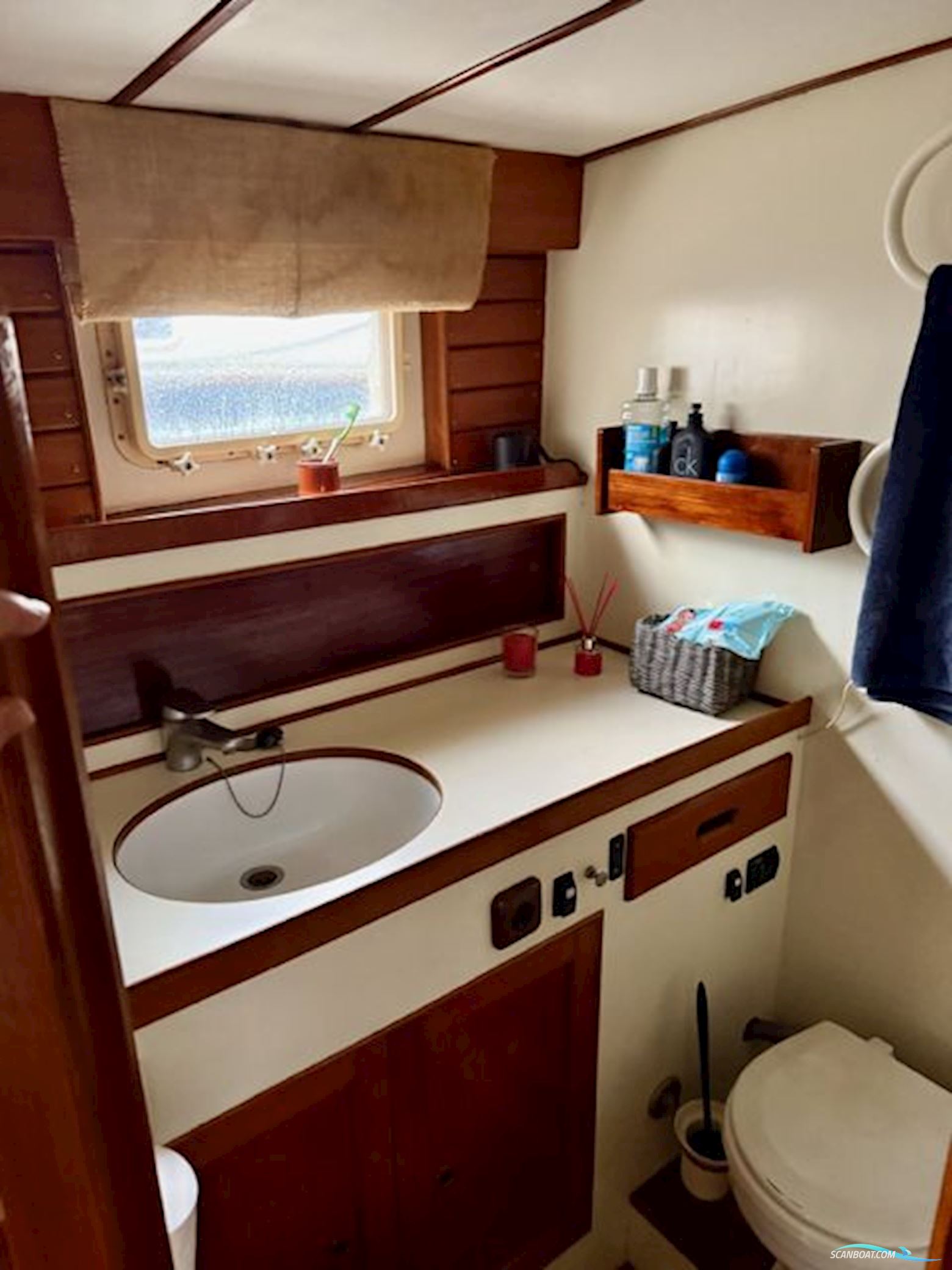 Kong And Halversen HK Island Gypsy 44
