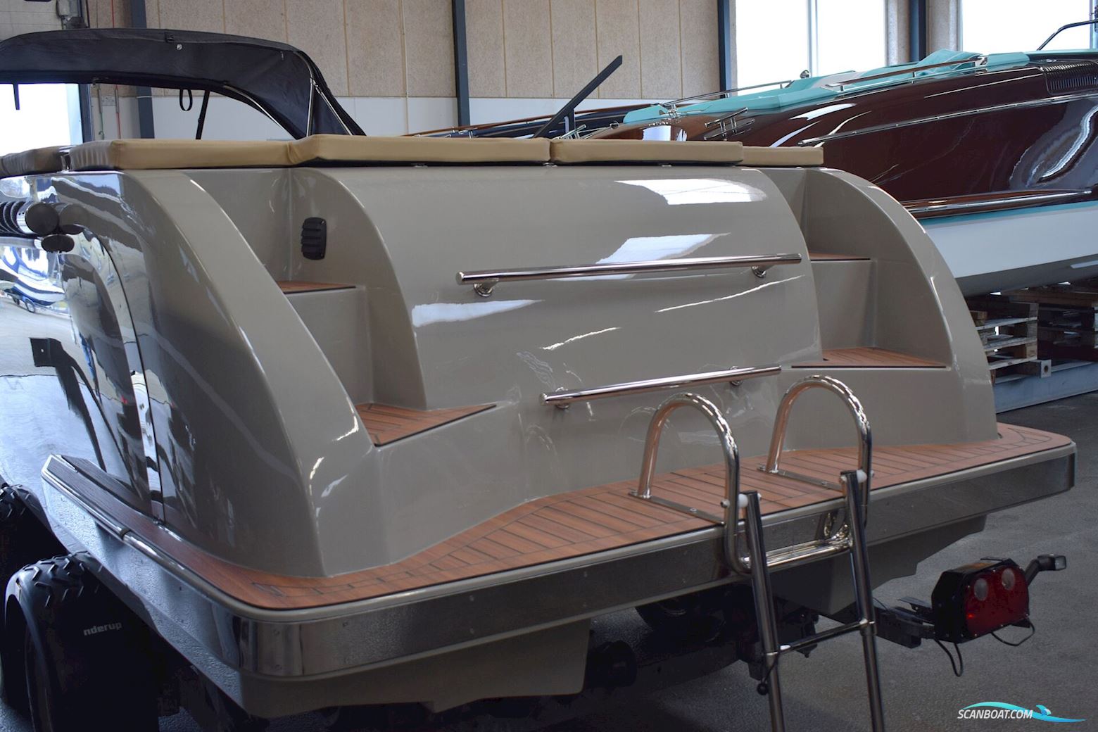 Lago Amore 606 Tender