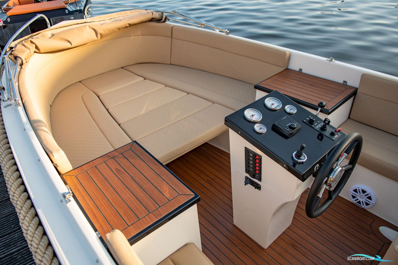 Lago Amore 633 Tender