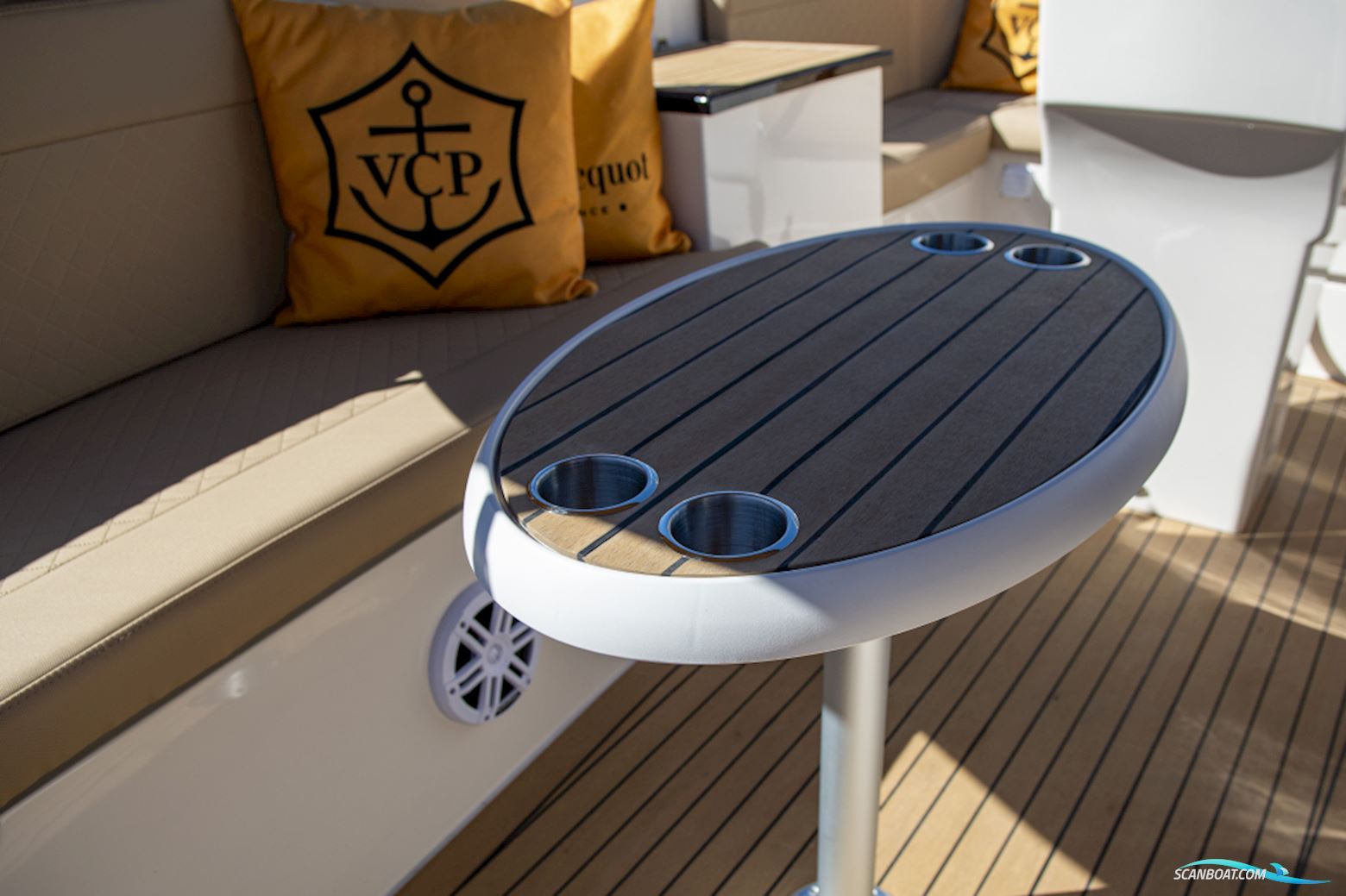 Lago Amore 733 Tender