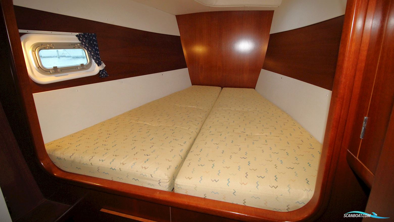 Lagoon 43 Power 3 cabins 