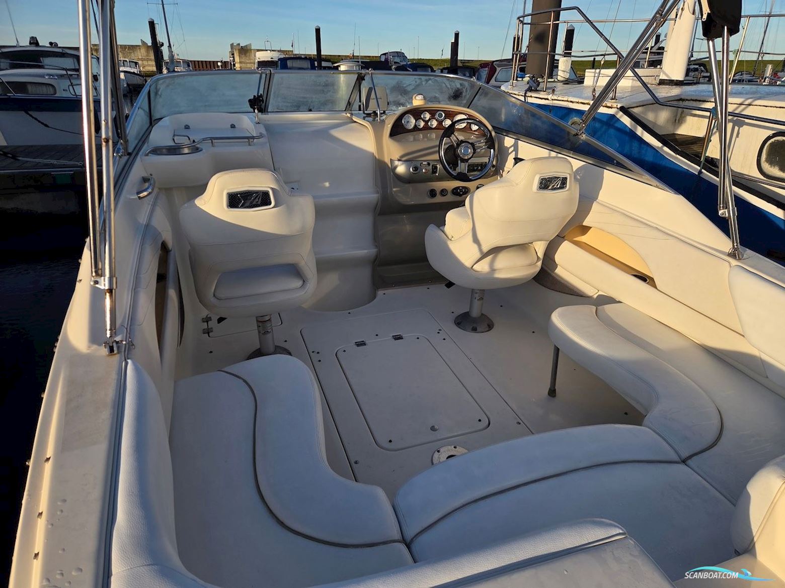 Larson 220 Cabrio Cuddy